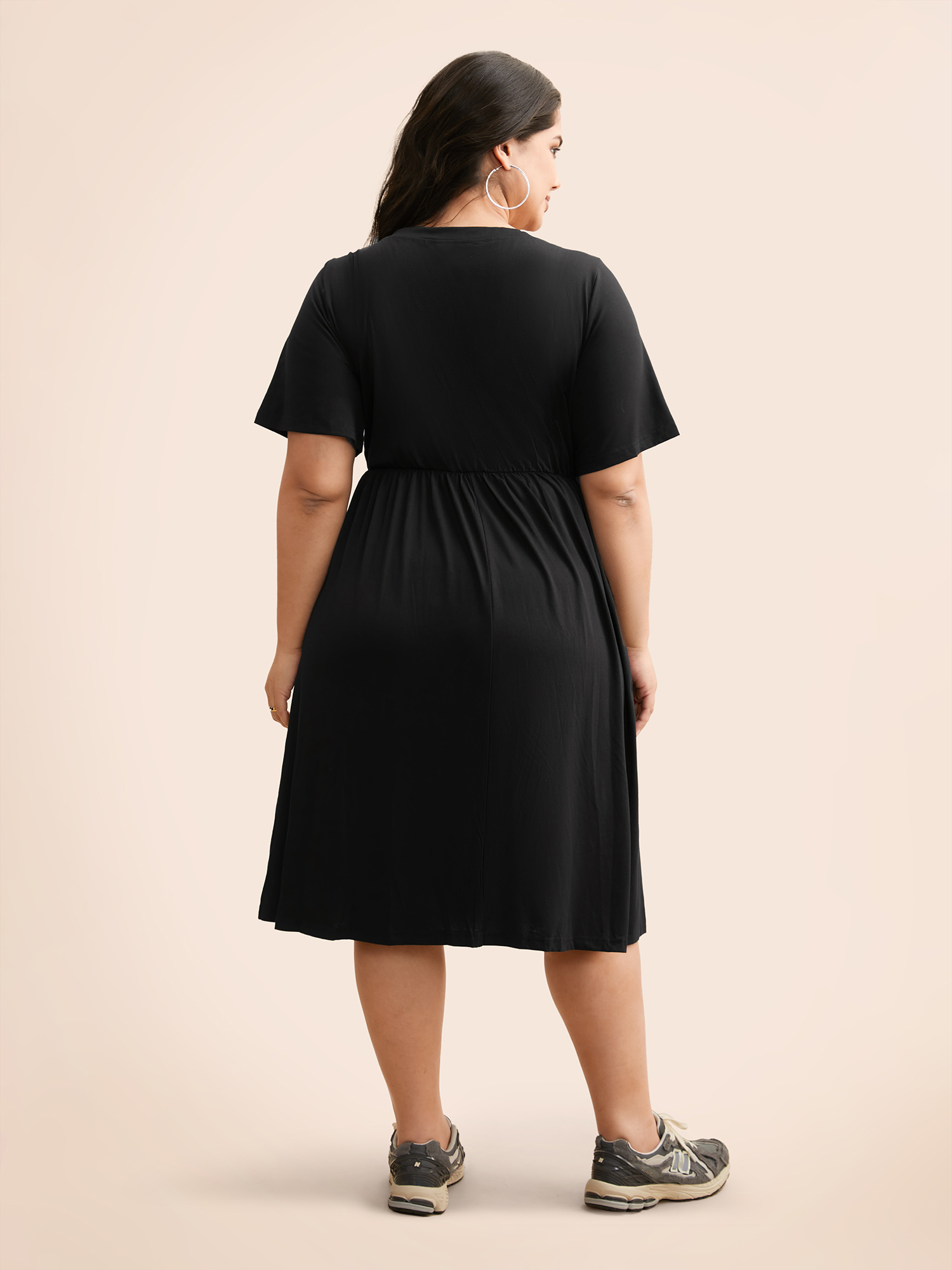 

Plus Size Supersoft Essentials Solid Pleated Round Neck Midi Dress Black Women Casual Plain Round Neck Short sleeve Curvy Midi Dress BloomChic