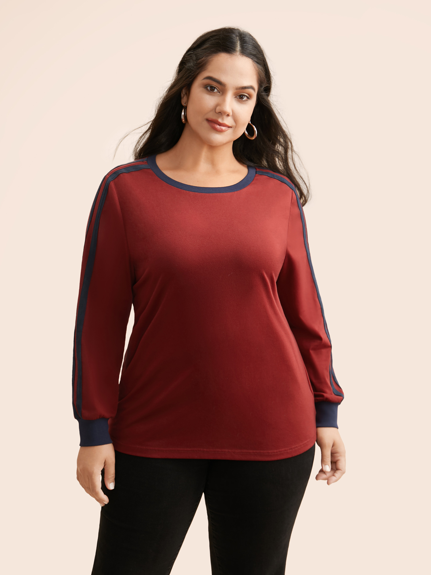 

Plus Size Crew Neck Contrast Webbing T-shirt Scarlet Women Casual Contrast Round Neck Loose Everyday T-shirts BloomChic