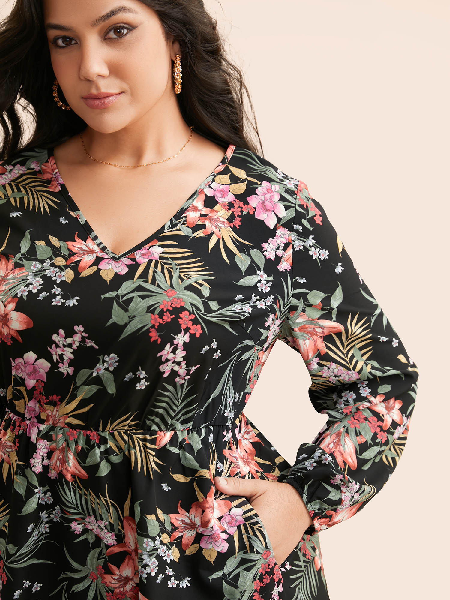 

Plus Size V Neck Floral Asymmetrical Hem Dress Black Women Elegant Asymmetrical V-neck Long Sleeve Curvy BloomChic