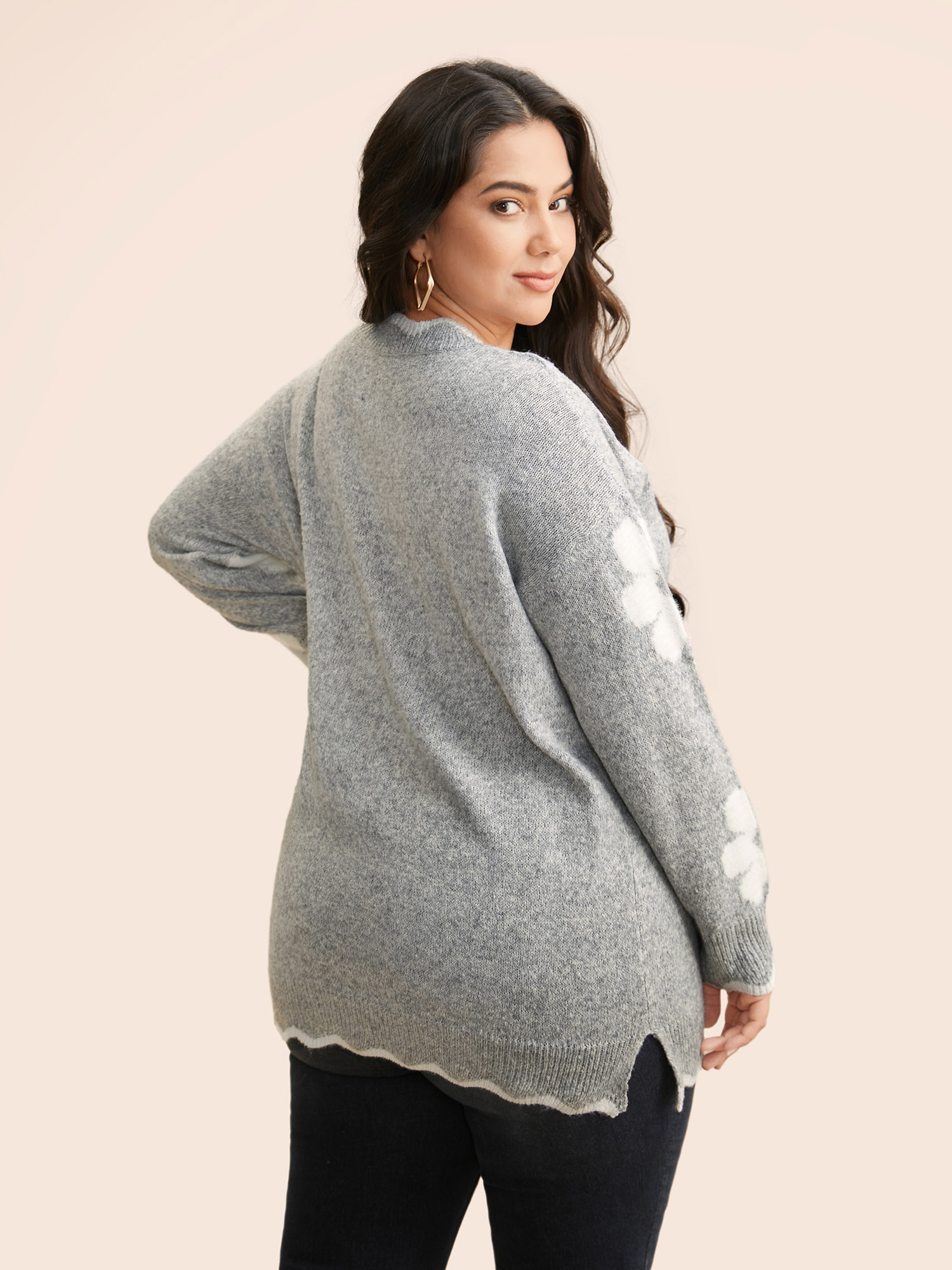 

Plus Size Floral Scalloped Trim Split Hem Pullover Mediumgray Women Casual Loose Long Sleeve V-neck Everyday Pullovers BloomChic