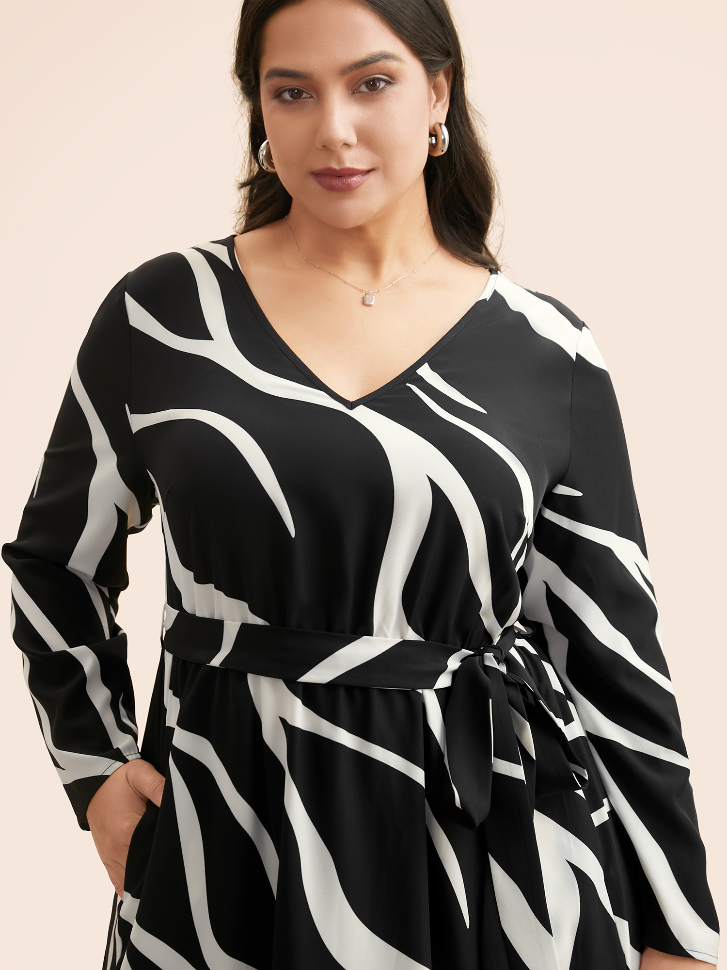 Plus Size V Neck Geometric Belted Dress Black Women At the Office Belted V-neck Long Sleeve Curvy BloomChic 30/6X 