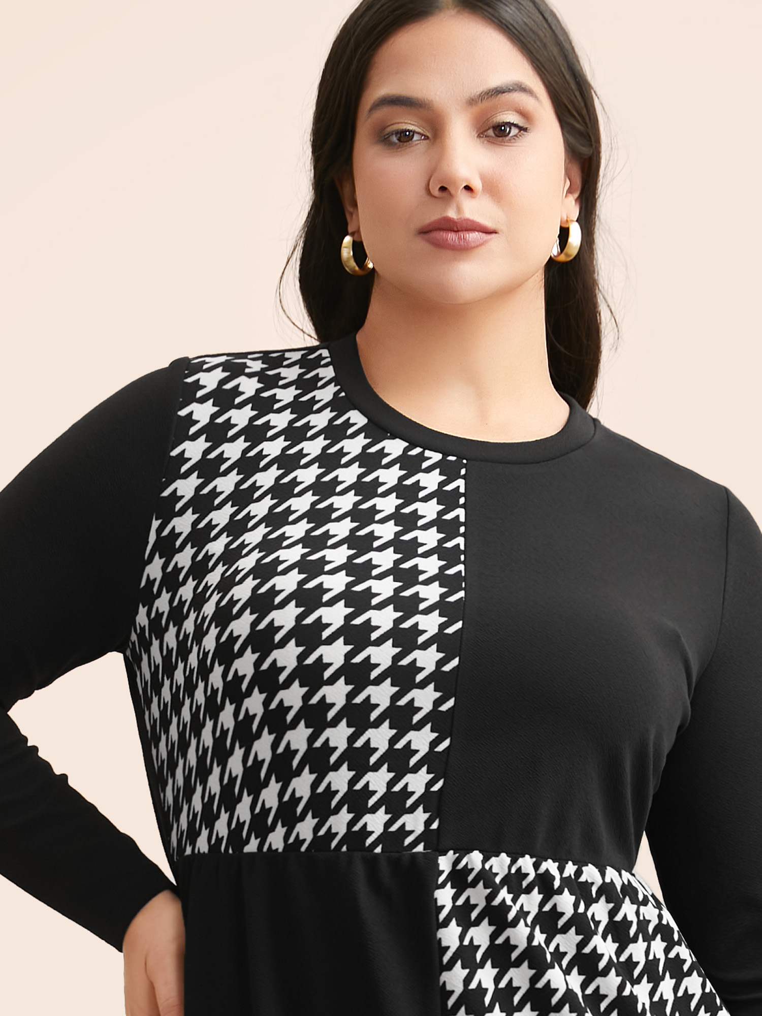 

Plus Size Houndstooth Patchwork Elastic Waist Dress Black Women At the Office Patchwork Round Neck Long Sleeve Curvy BloomChic