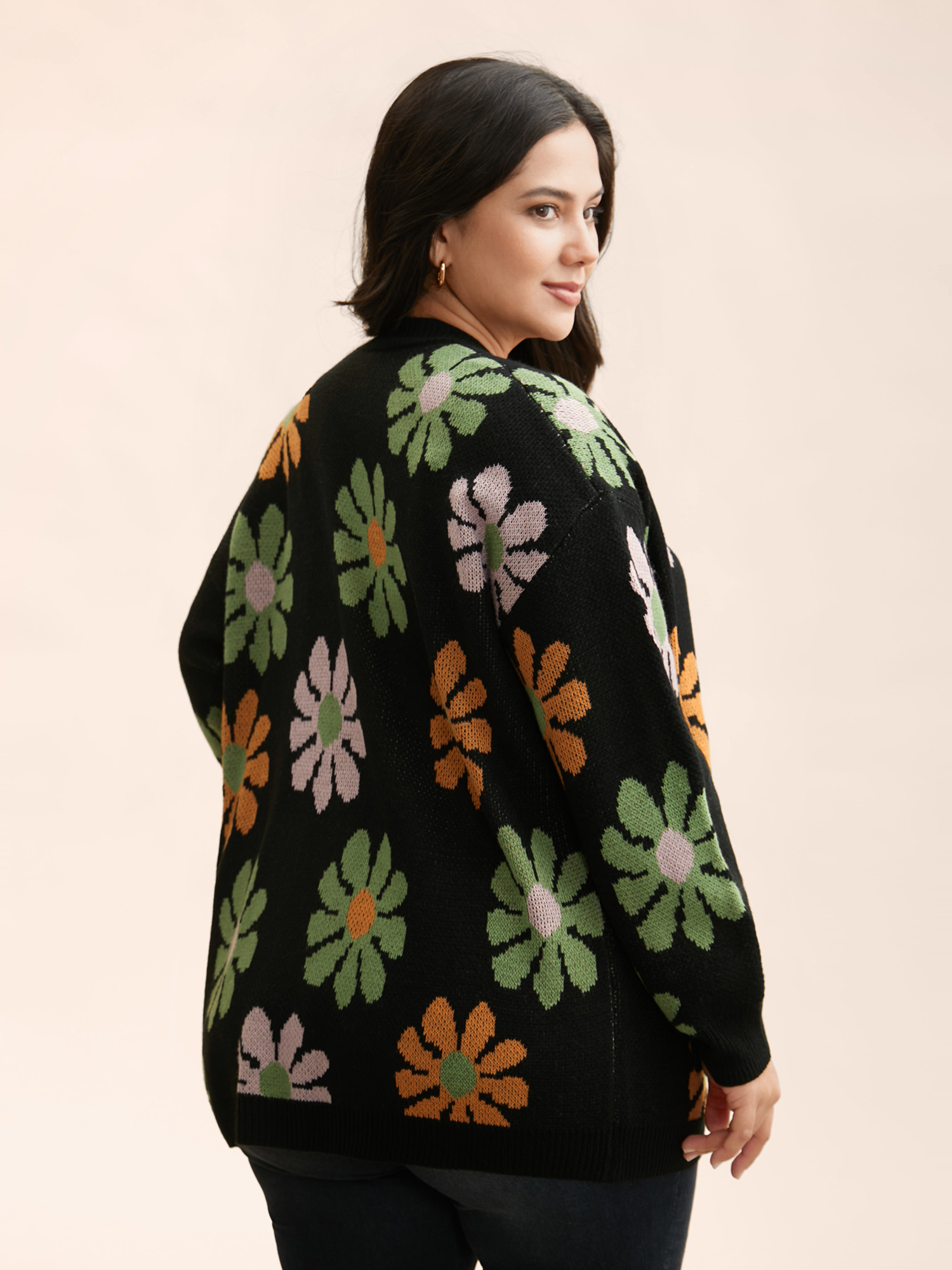 

Plus Size Contrast Floral Patch Pocket Cardigan Black Women Casual Loose Long Sleeve Everyday Cardigans BloomChic