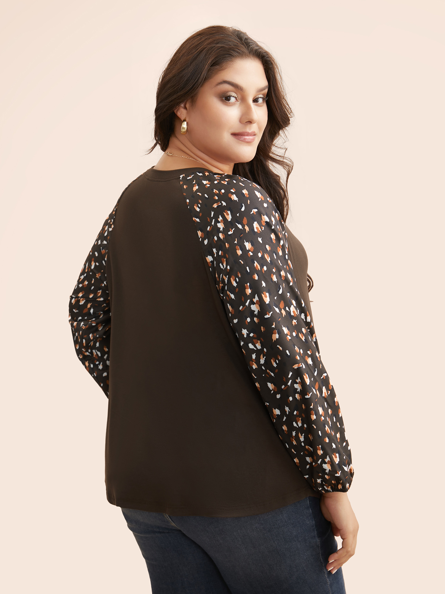 

Plus Size Allover Print Patchwork Raglan Sleeve T-shirt DarkBrown Women Casual Contrast Round Neck Everyday T-shirts BloomChic