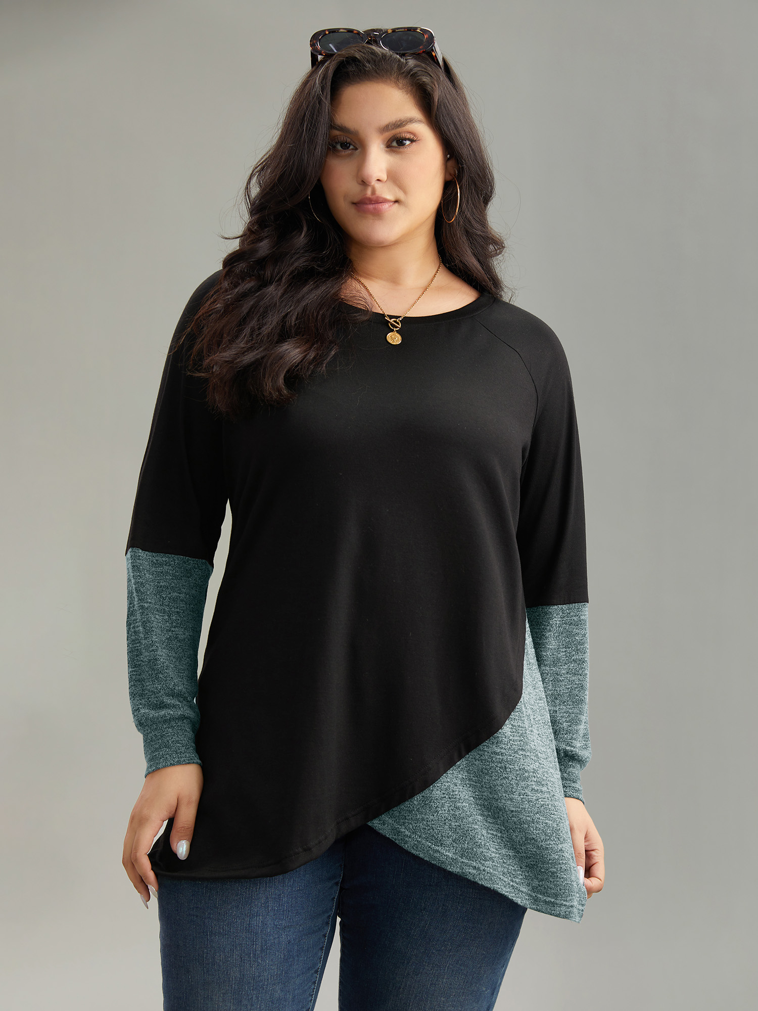 

Plus Size Two Tone Patchwork Heather Arc Hem T-shirt DarkSlateGray Women Casual Contrast Plain Round Neck Dailywear T-shirts BloomChic