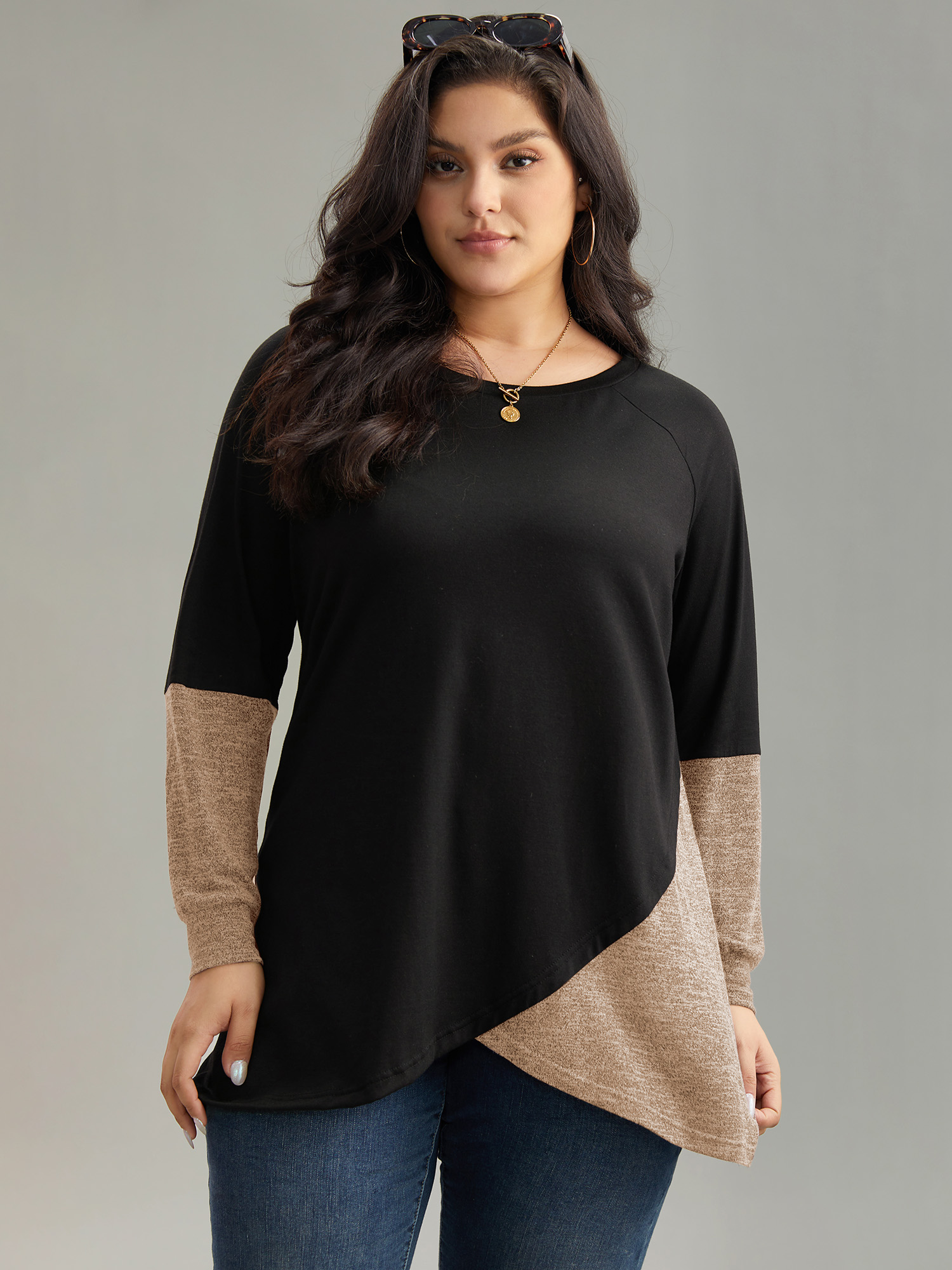 

Plus Size Two Tone Patchwork Heather Arc Hem T-shirt Tan Women Casual Contrast Plain Round Neck Dailywear T-shirts BloomChic