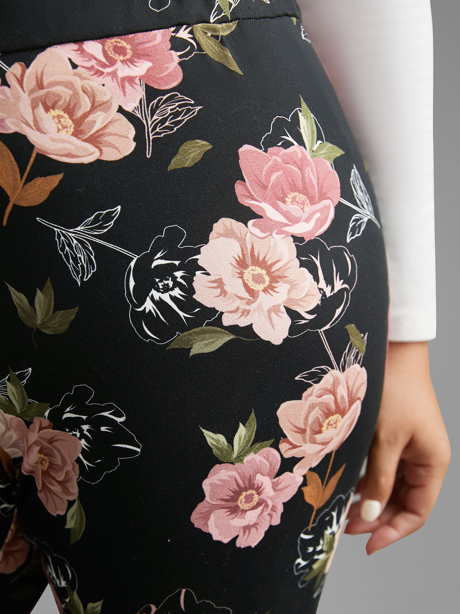 Plus Size Floral Mid Rise Skinny Leggings Women BlackFlower Elegant Medium stretch Skinny Mid Rise Everyday Leggings BloomChic 14-16/1X 