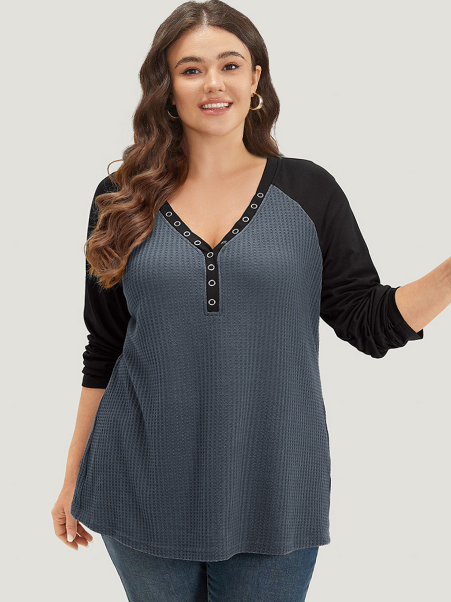 

Plus Size Waffle Knit Raglan Sleeve Metal Buckle Detail T-shirt SlateGray Women Casual Contrast Plain V-neck Everyday T-shirts BloomChic