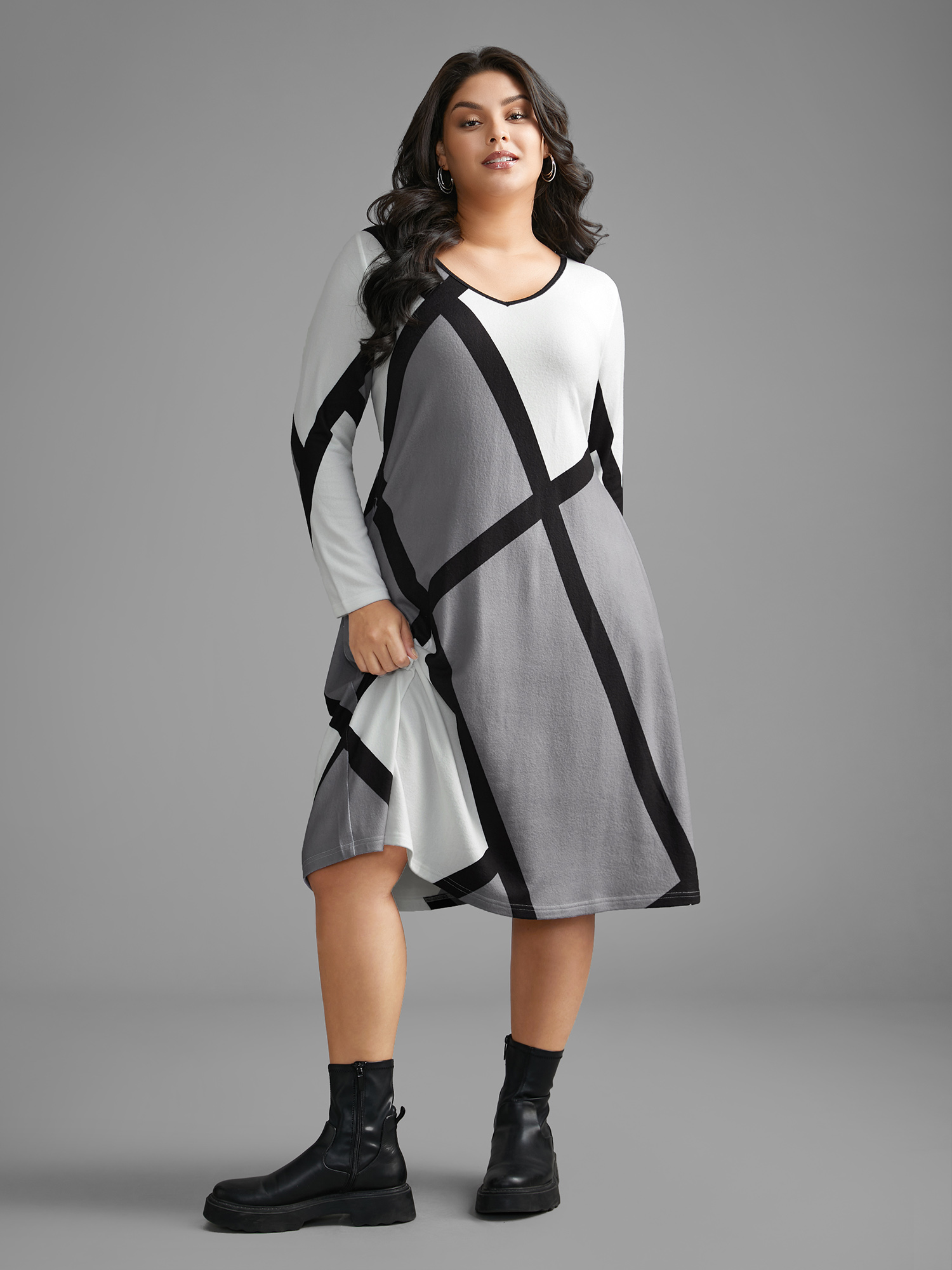Plus Size V Neck Colorblock Contrast Pocket Dress Mediumgray Women Casual Contrast V-neck Long Sleeve Curvy BloomChic 28/5X 