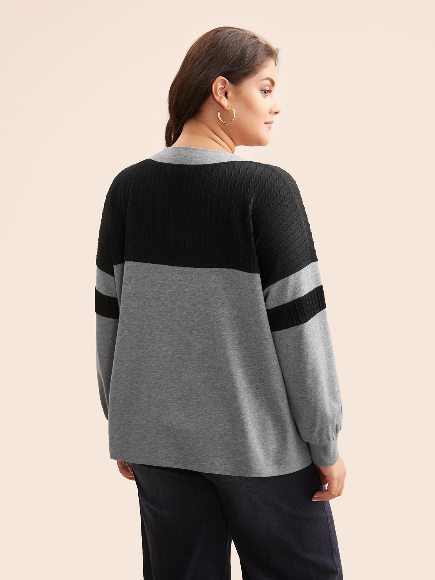Plus Size Texture Patchwork Contrast V Neck Sweatshirt Women Black Casual Texture Loose V-neck Everyday Sweatshirts BloomChic 12/L 