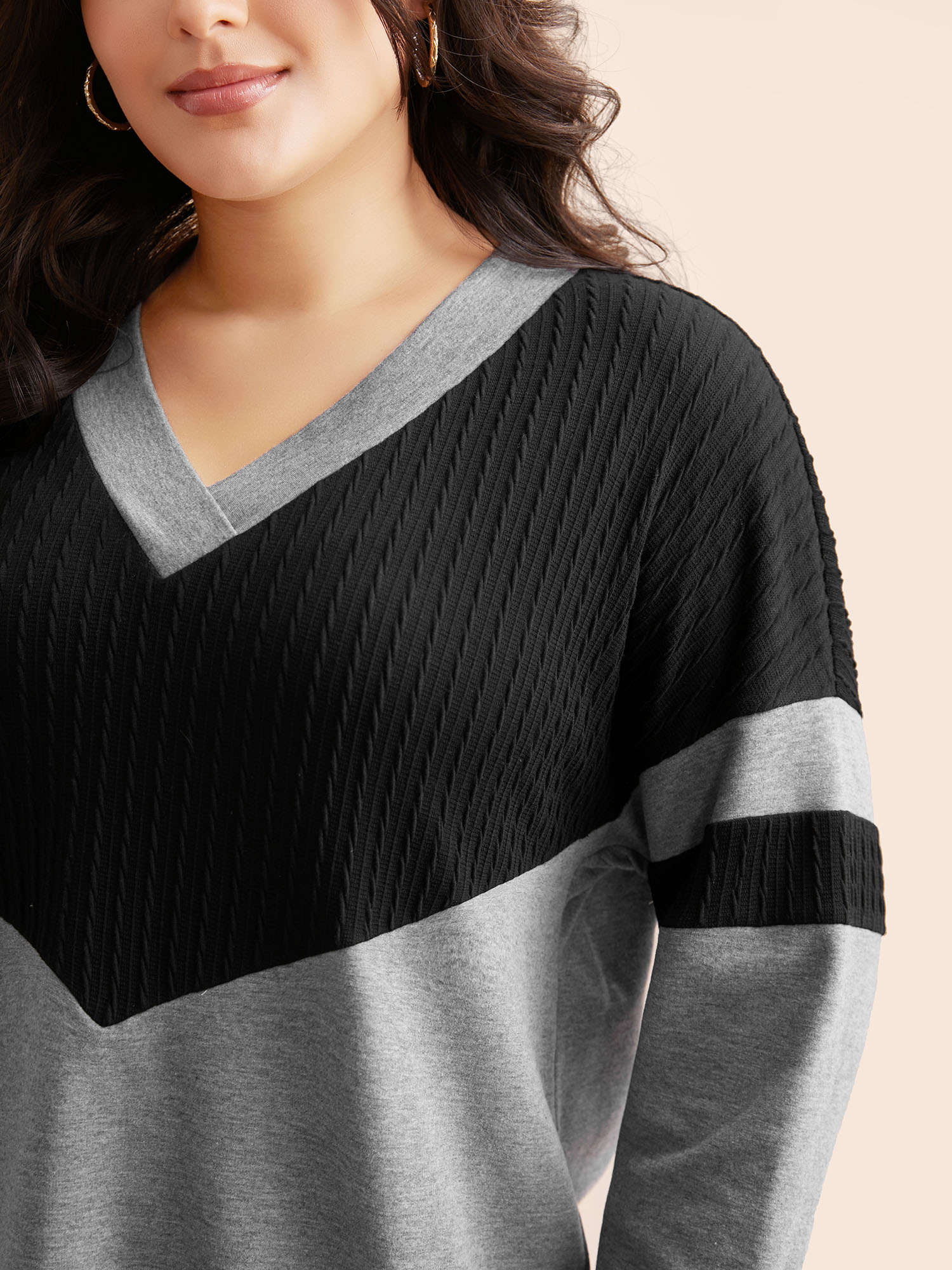 Plus Size Texture Patchwork Contrast V Neck Sweatshirt Women Black Casual Texture Loose V-neck Everyday Sweatshirts BloomChic 12/L 