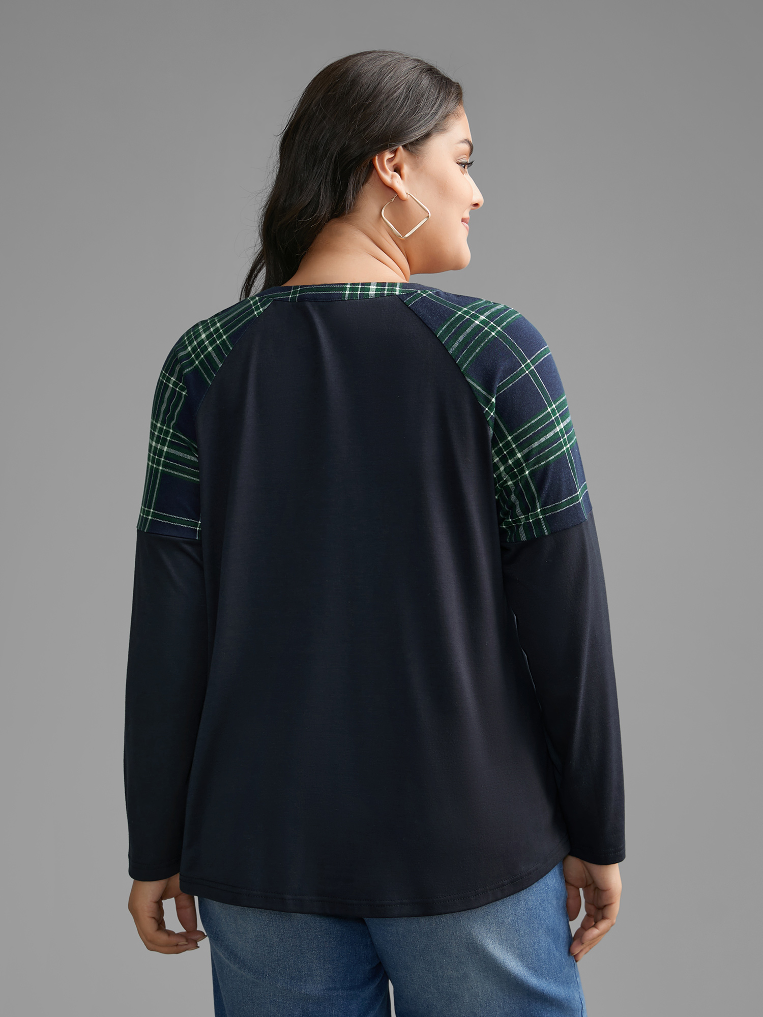 

Plus Size Notched Plaid Raglan Sleeve T-shirt DarkBlue Women Casual Contrast Flat collar with V-notch Everyday T-shirts BloomChic