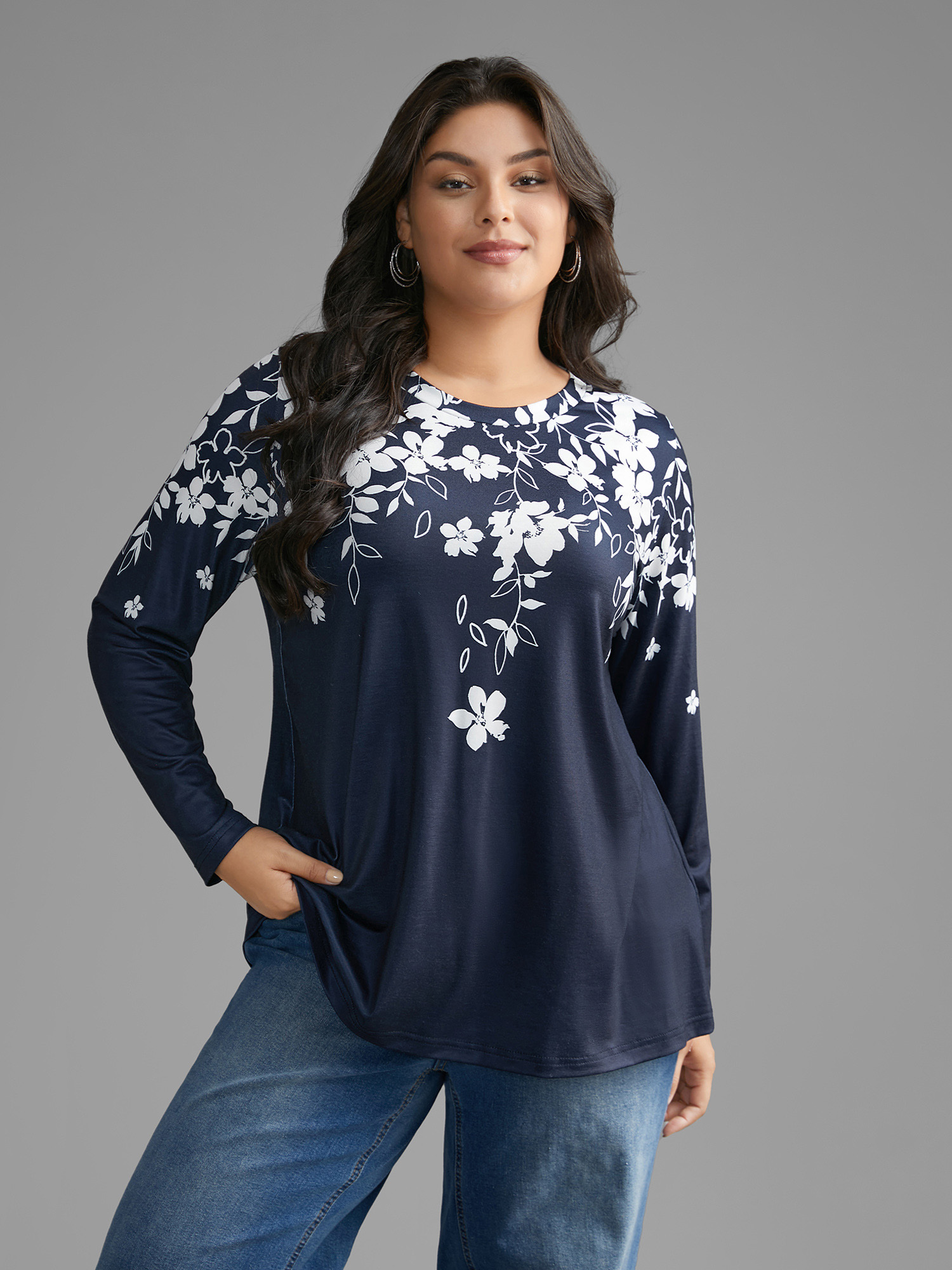 

Plus Size Round Neck Boho Print T-shirt Indigo Women Casual Contrast Natural Flowers Round Neck Everyday T-shirts BloomChic