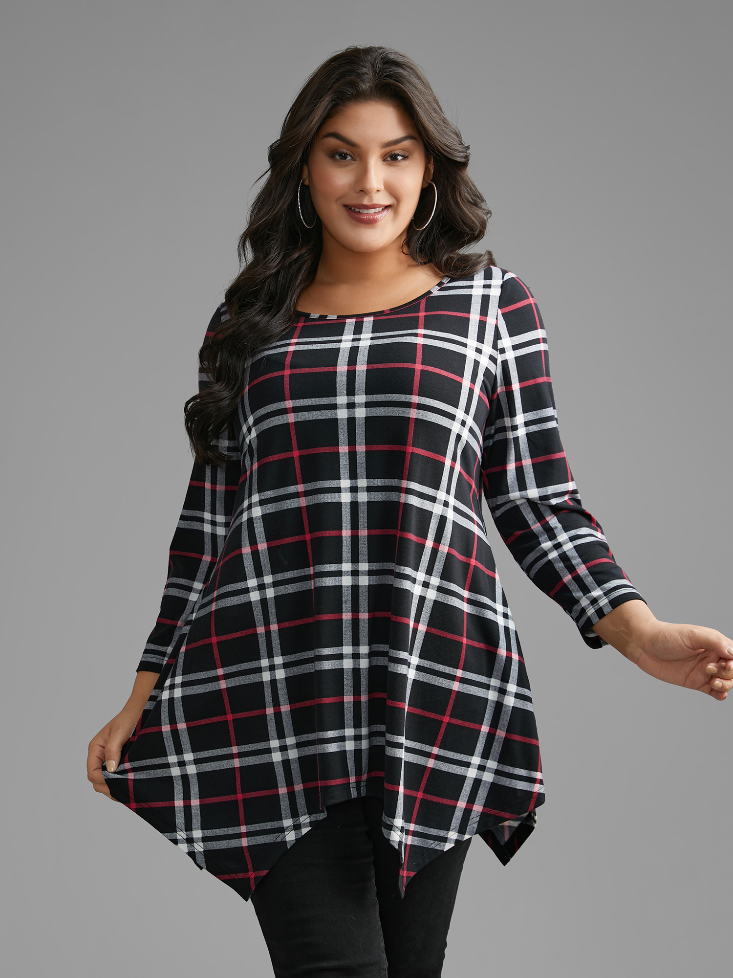 

Plus Size Plaid Asymmetrical Hem Pocket T-shirt Black Women Casual Asymmetrical Round Neck Loose Everyday T-shirts BloomChic