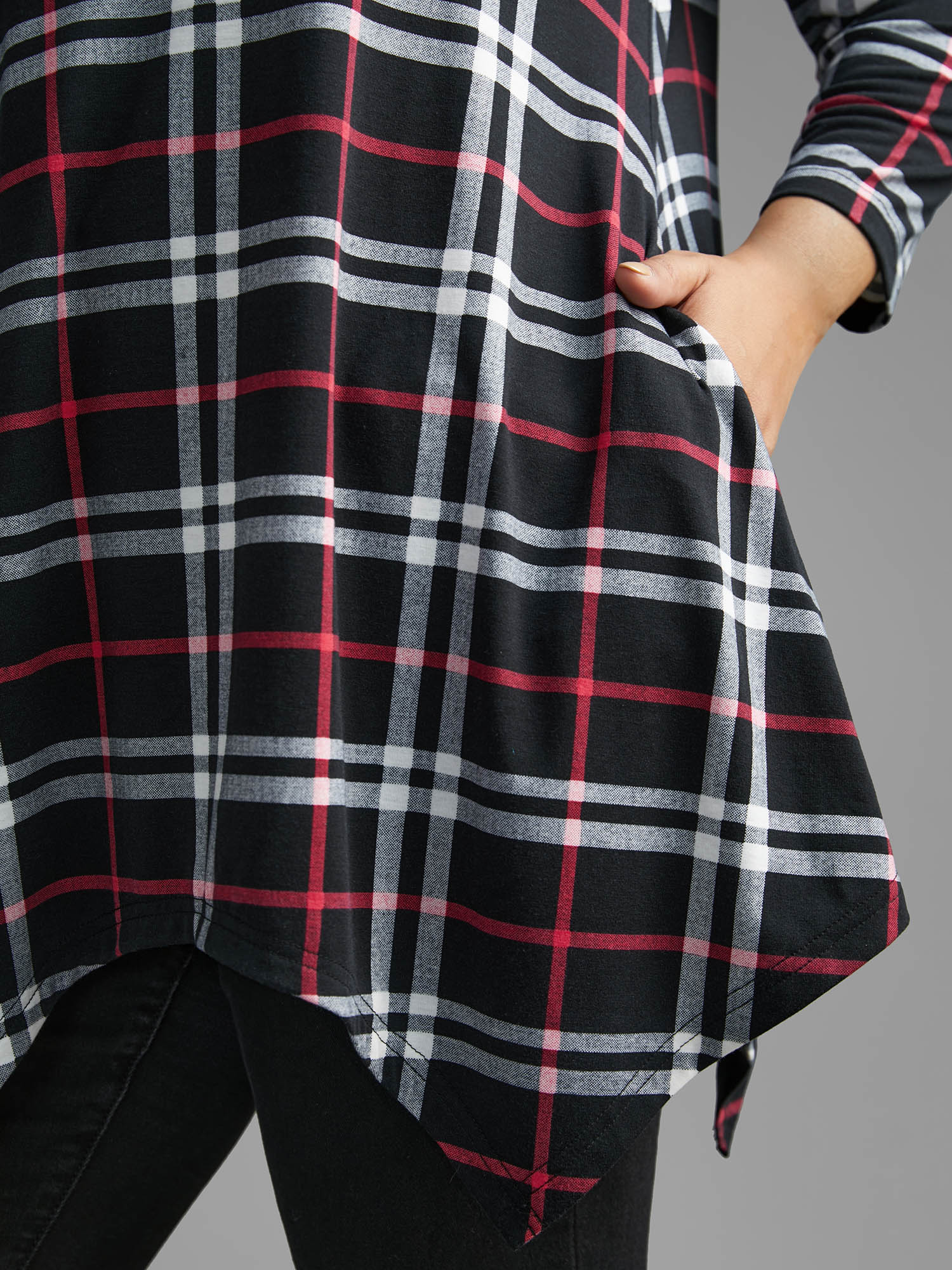 Plus Size Plaid Asymmetrical Hem Pocket T-shirt Black Women Casual Asymmetrical Round Neck Loose Everyday T-shirts BloomChic 22-24/3X 