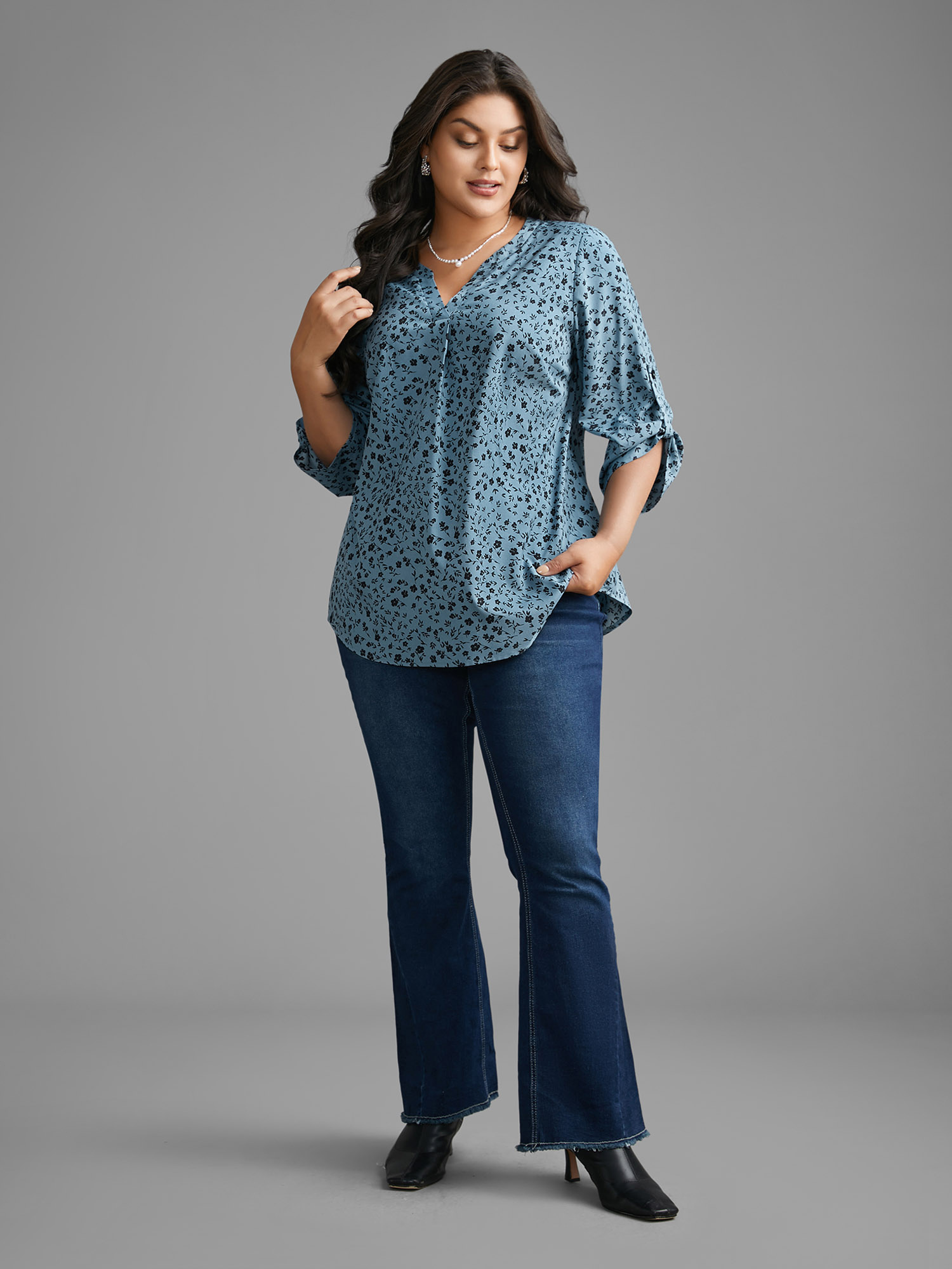 

Plus Size Stone Ditsy Floral Button Cuff Sleeve Pleated Blouse Women Elegant Long Sleeve Flat collar with V-notch Everyday Blouses BloomChic