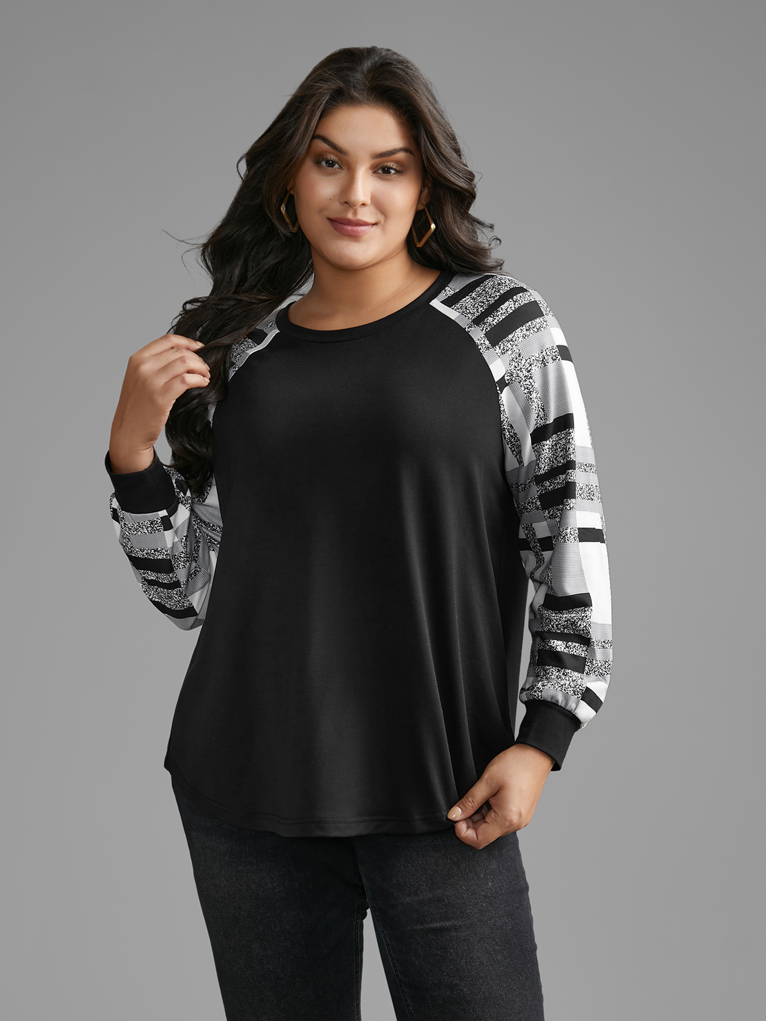 

Plus Size Colorblock Contrast Raglan Sleeve Sweatshirt Women Black Casual Contrast Loose Round Neck Everyday Sweatshirts BloomChic