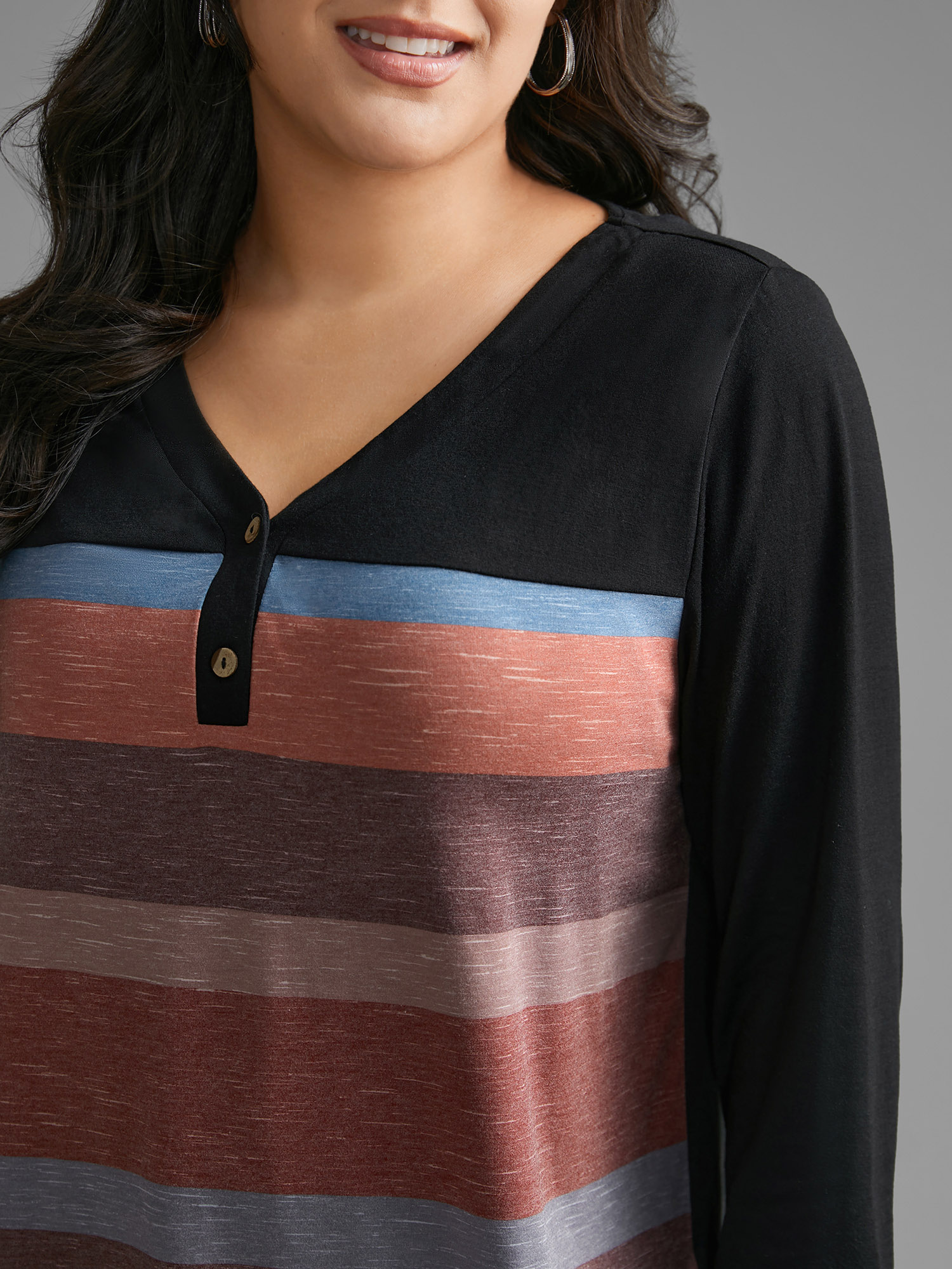 Plus Size V Neck Colorblock Contrast Button Up T-shirt Black Women Casual Contrast V-neck Everyday T-shirts BloomChic 28/5X 