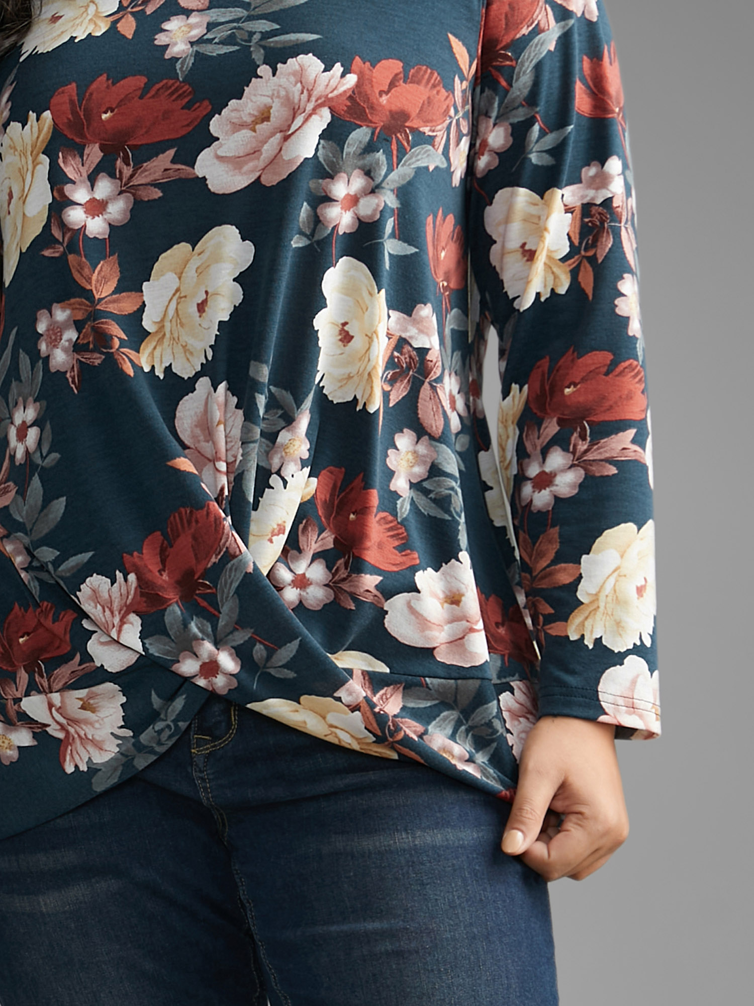 Plus Size Floral Crew Neck Twist Front T-shirt Multicolor Women Elegant Twist Natural Flowers Round Neck Everyday T-shirts BloomChic 22-24/3X 