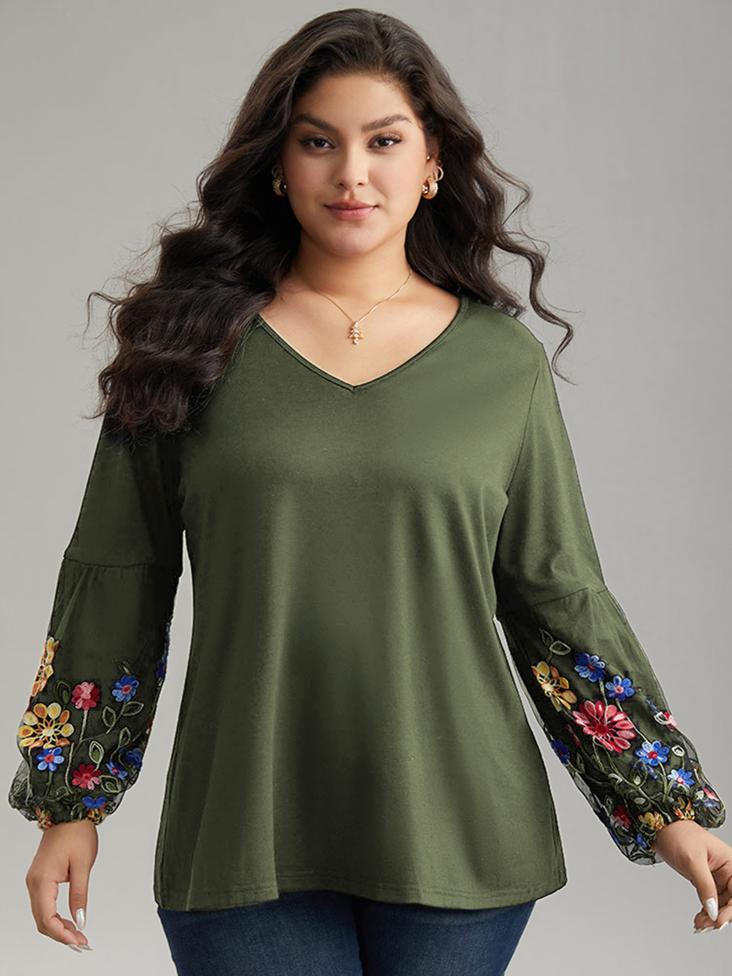 

Plus Size Floral Embroidered Lantern Sleeve T-shirt ArmyGreen V-neck Long Sleeve Elegant Jersey Tops