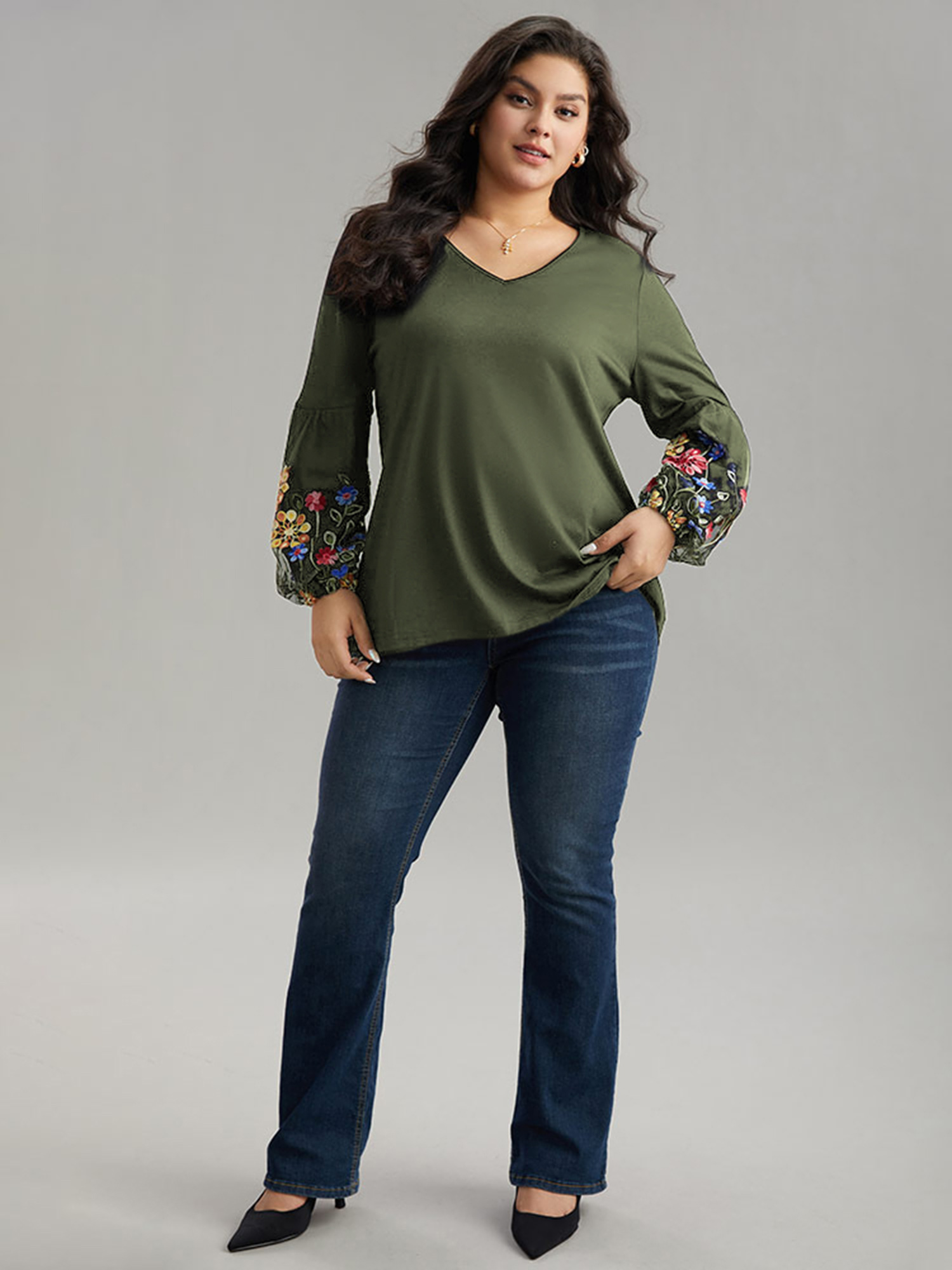 

Plus Size Floral Embroidered Lantern Sleeve T-shirt ArmyGreen V-neck Long Sleeve Elegant Jersey Tops