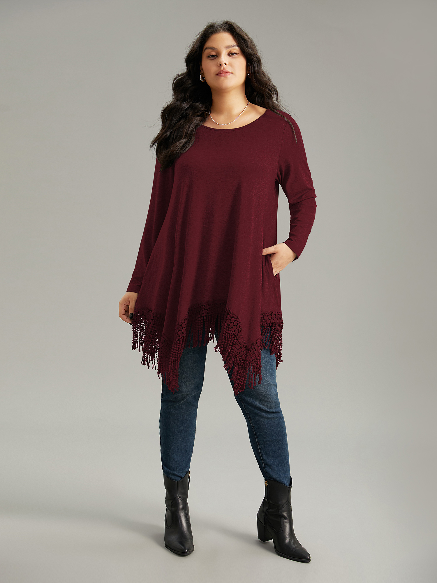 

Plus Size Solid Tassels Trim Pocket Asymmetrical Hem T-shirt Burgundy Boat Neck Long Sleeve Elegant Jersey Tops