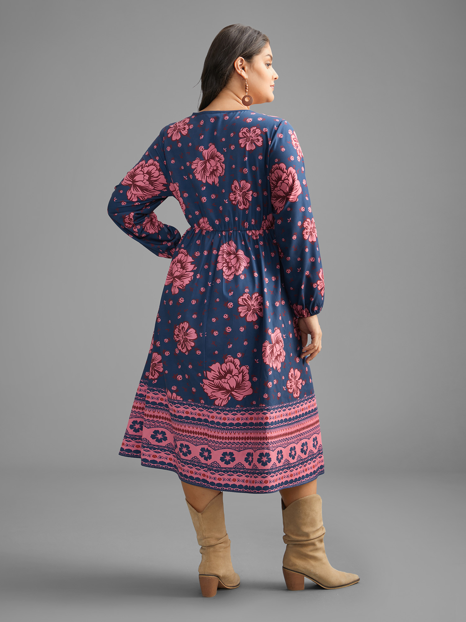 Plus Size Boho Print V Neck Elastic Waist Dress Midnight Women Resort Non V-neck Long Sleeve Curvy BloomChic 26/4X 