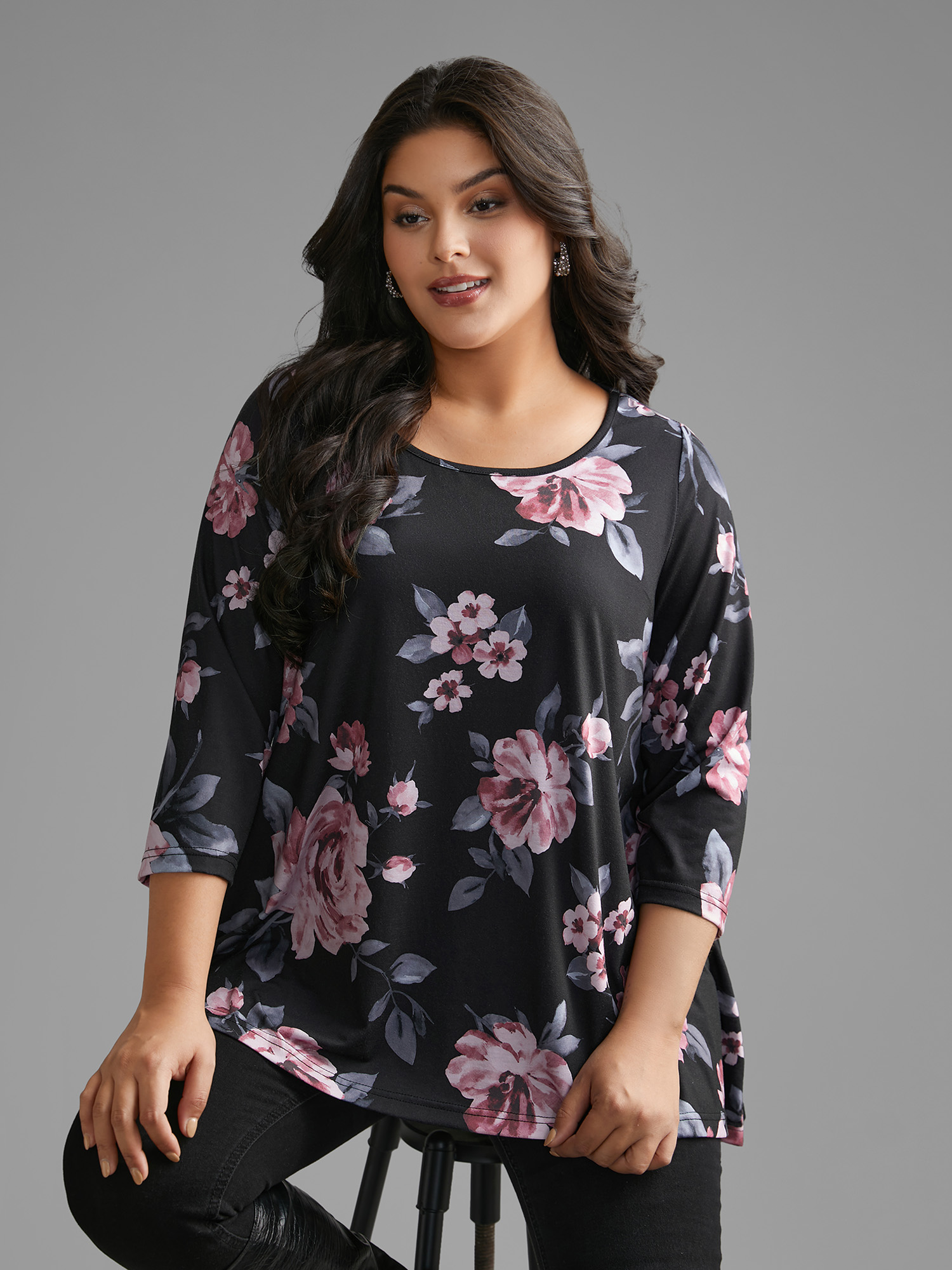 

Plus Size Floral Round Neck Asymmetrical Hem T-shirt Black Women Elegant Contrast Natural Flowers Round Neck Loose Everyday T-shirts BloomChic