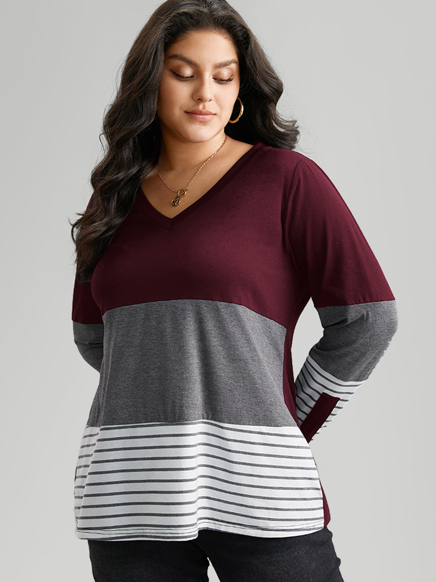 

Plus Size Colorblock Contrast Striped V Neck T-shirt Burgundy Women Casual Contrast Striped V-neck Everyday T-shirts BloomChic