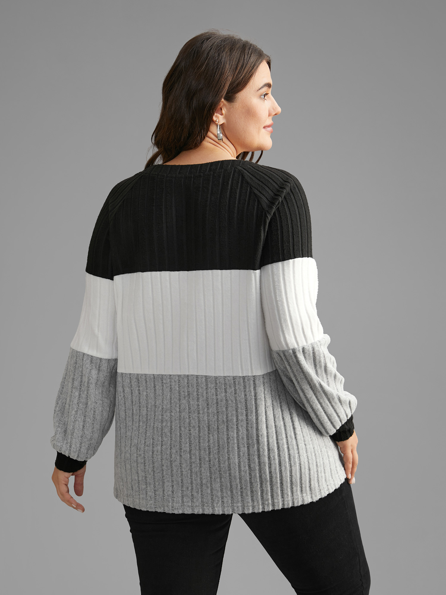 Plus Size Colorblock Contrast Texture Pit Strip T-shirt Black Women Casual Texture V-neck Everyday T-shirts BloomChic 12/L 