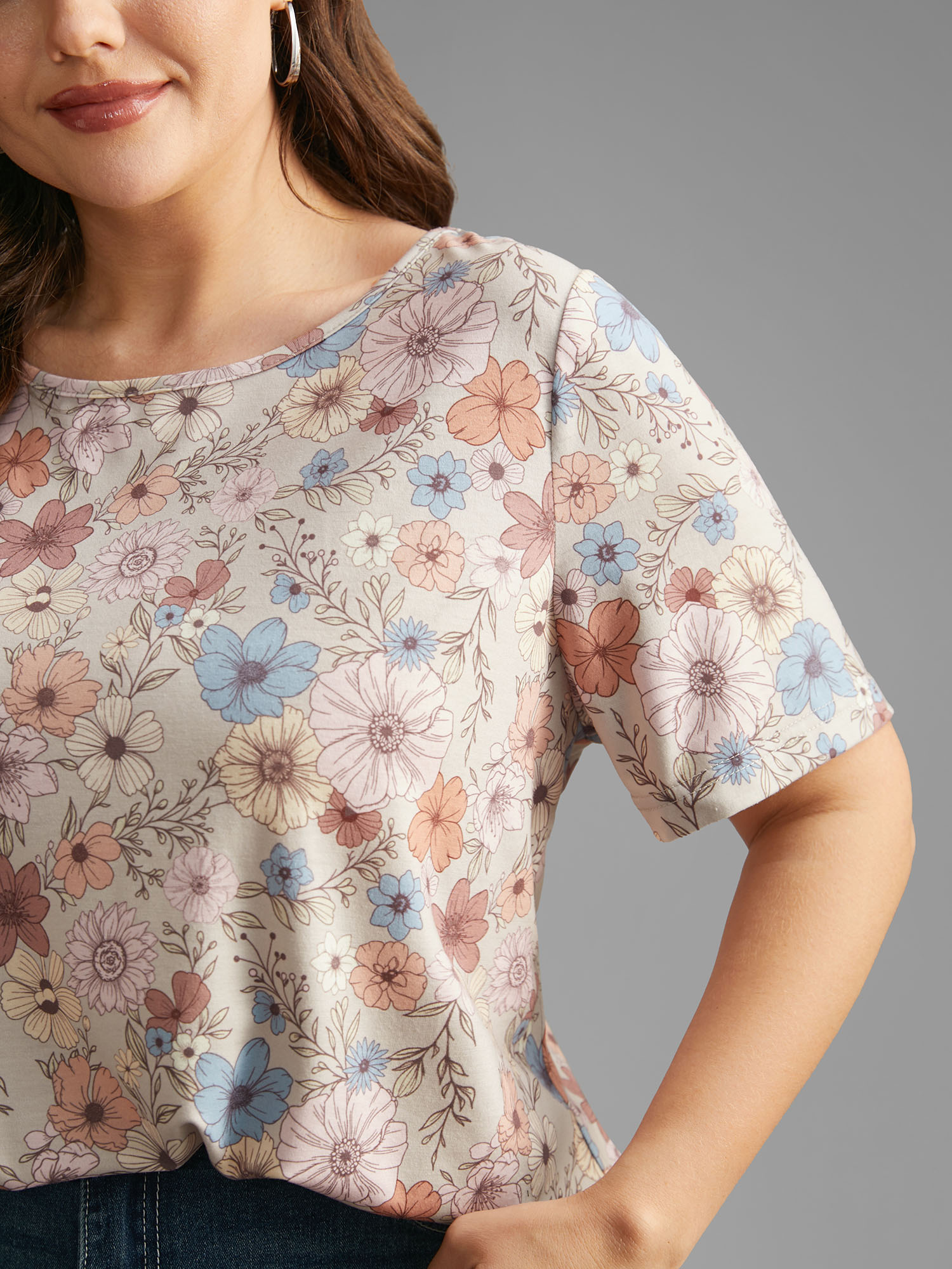 Plus Size Crew Neck Floral Print Stretchy T-shirt Multicolor Women Casual Contrast Natural Flowers Round Neck Everyday T-shirts BloomChic 18-20/2X 