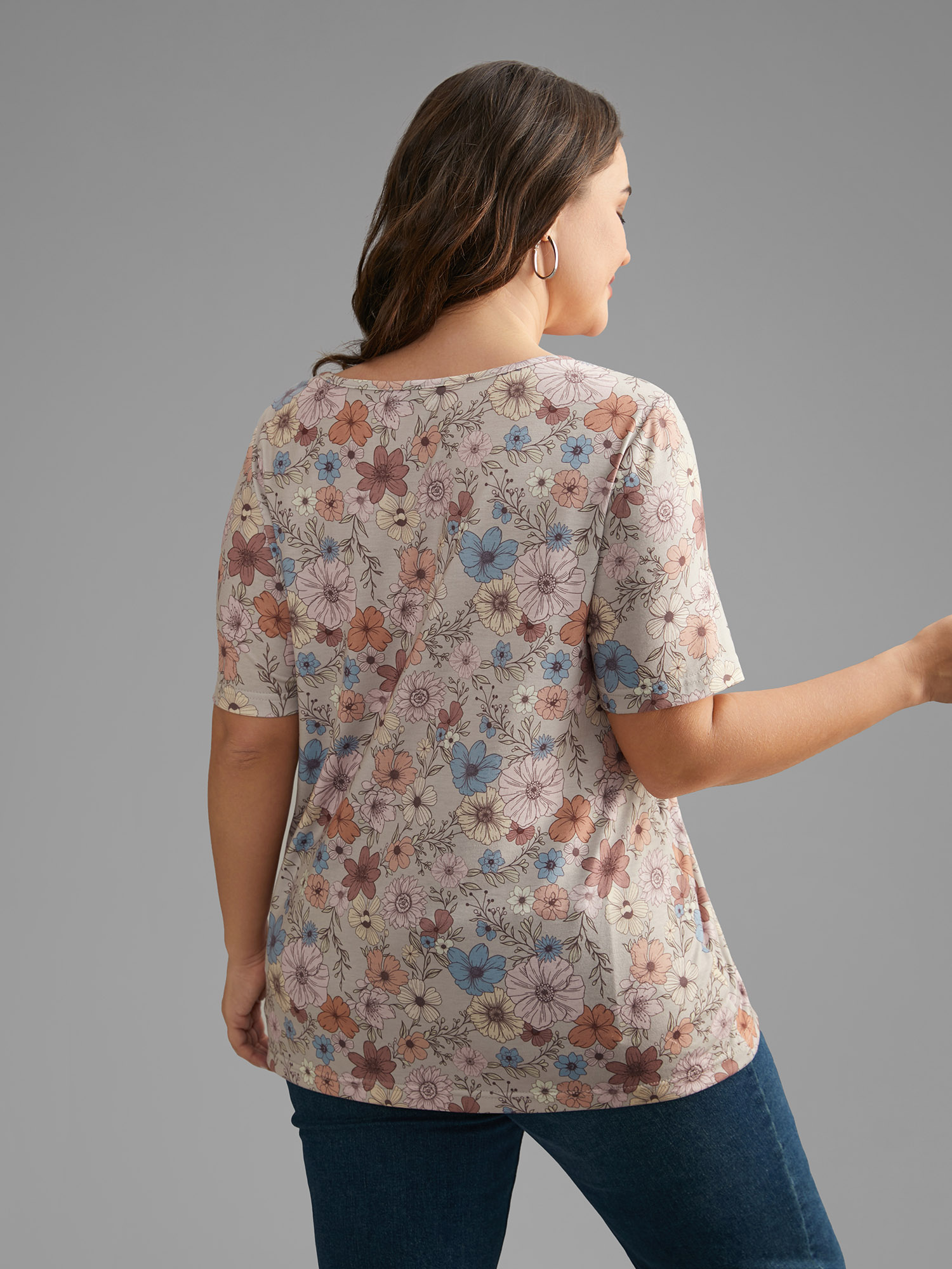 Plus Size Crew Neck Floral Print Stretchy T-shirt Multicolor Women Casual Contrast Natural Flowers Round Neck Everyday T-shirts BloomChic 18-20/2X 