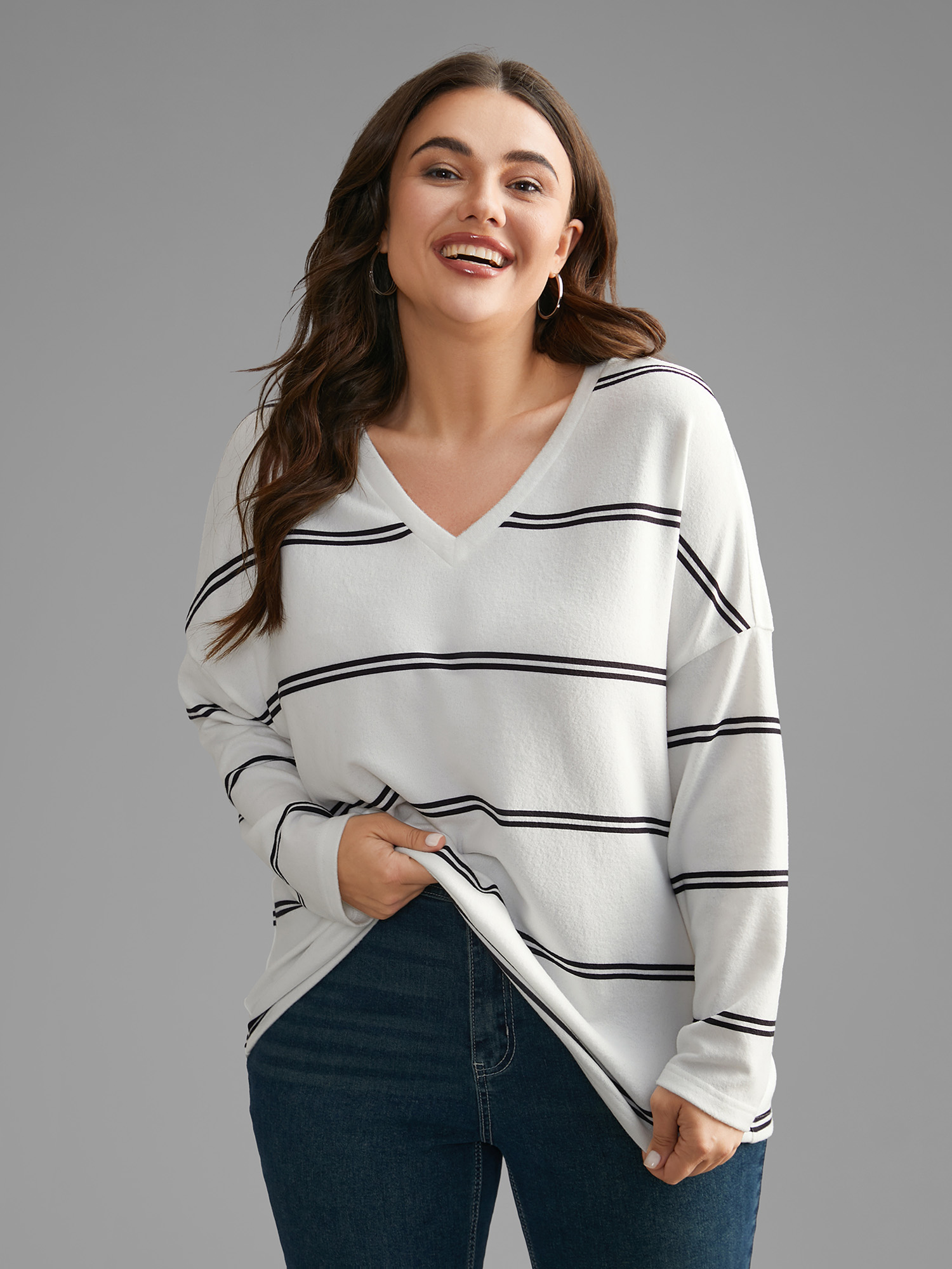 

Plus Size V Neck Contrast Striped Drop Shoulder T-shirt Originalwhite Women Casual Contrast V-neck Everyday T-shirts BloomChic