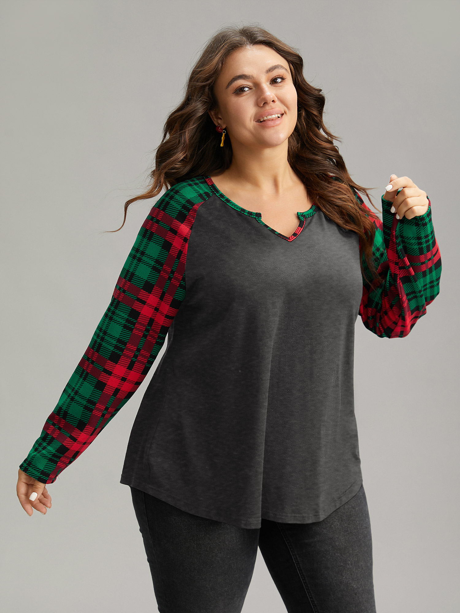 

Plus Size Plaid Contrast Notched Raglan Sleeve T-shirt Gray Women Casual Contrast Plaid Notched collar Festival-Christmas T-shirts BloomChic