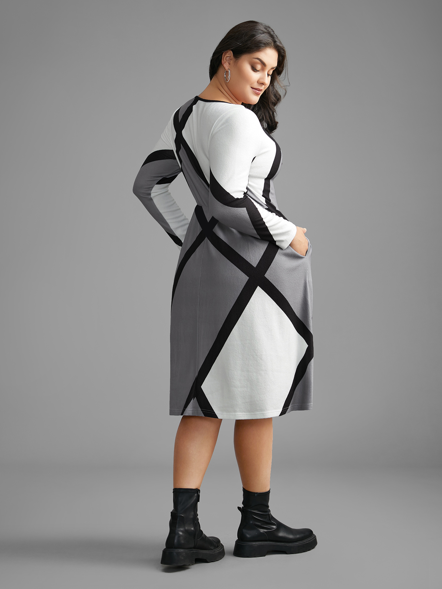 Plus Size V Neck Colorblock Contrast Pocket Dress Mediumgray Women Casual Contrast V-neck Long Sleeve Curvy BloomChic 28/5X 