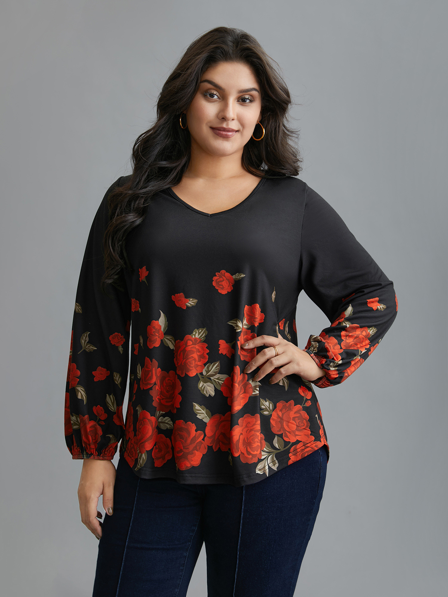 

Plus Size Floral Hem V-Neck Stretchy T-shirt Black Women Elegant Contrast Natural Flowers V-neck Everyday T-shirts BloomChic