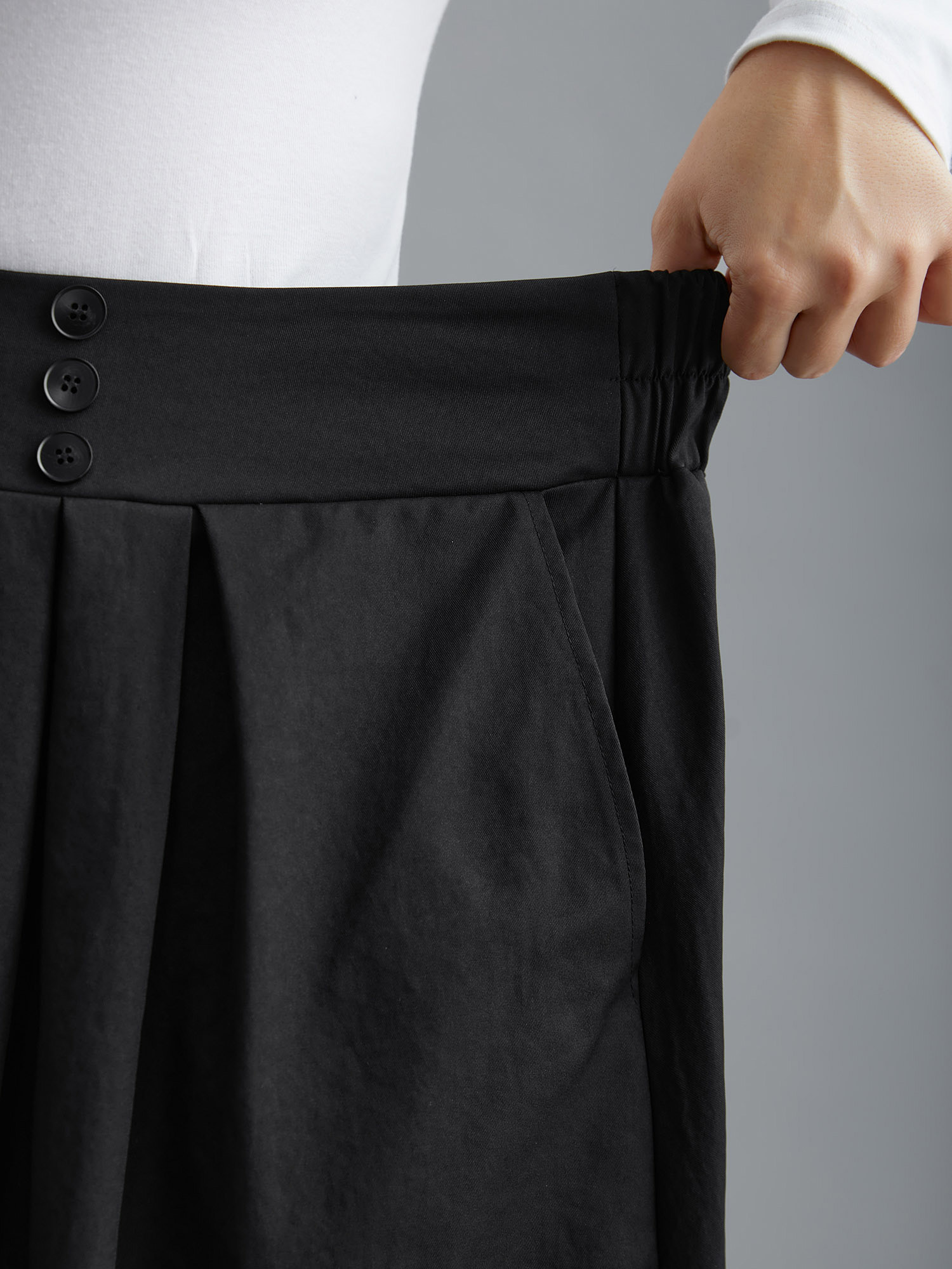 Plus Size Elastic Waist Fastener Pleated Skirt Women Black Elegant Button Low stretch Slanted pocket Everyday Skirts BloomChic 18-20/2X 