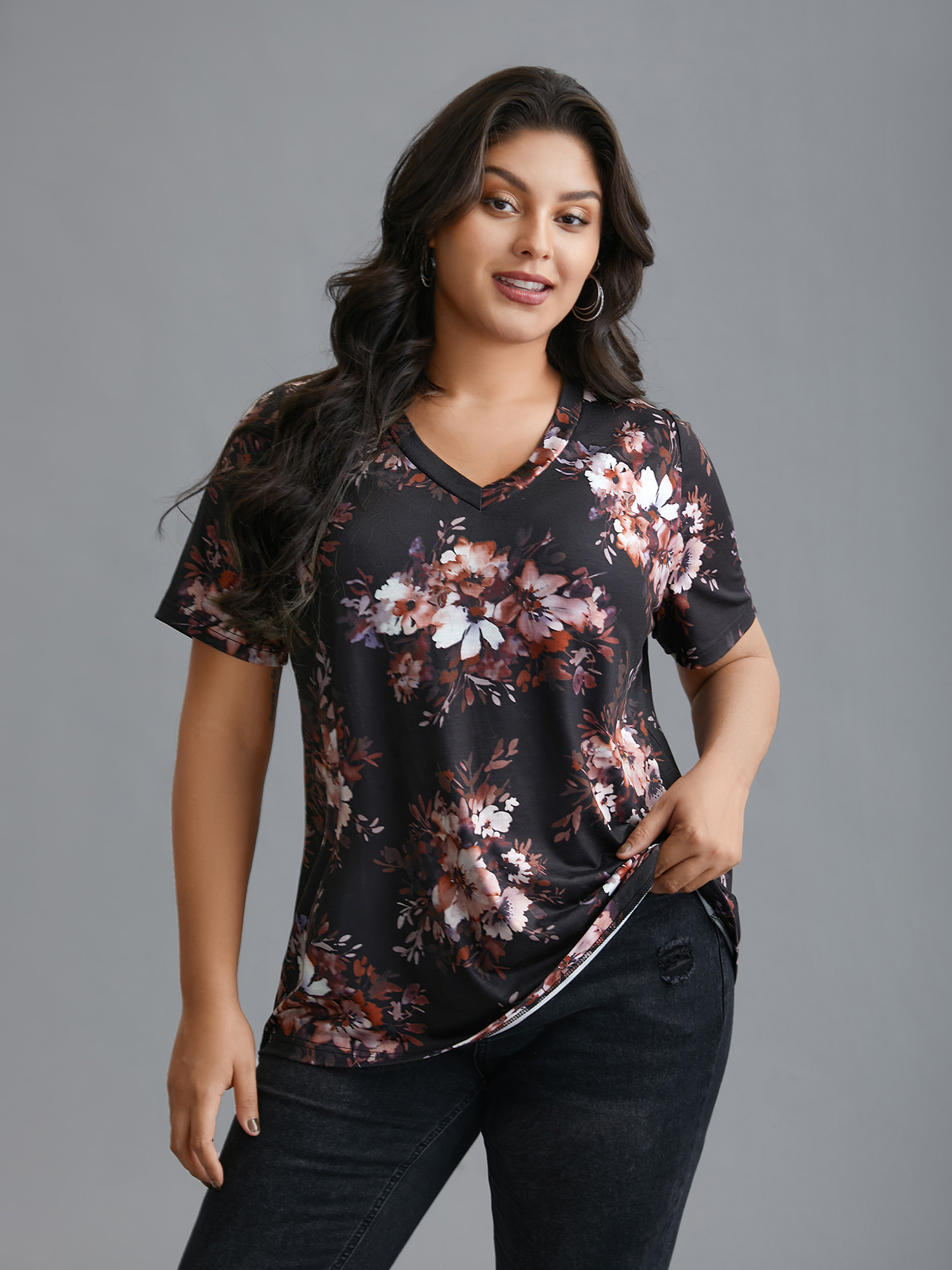 

Plus Size Floral Print V Neck Stretchy T-shirt Black Women Elegant Non Natural Flowers V-neck Everyday T-shirts BloomChic