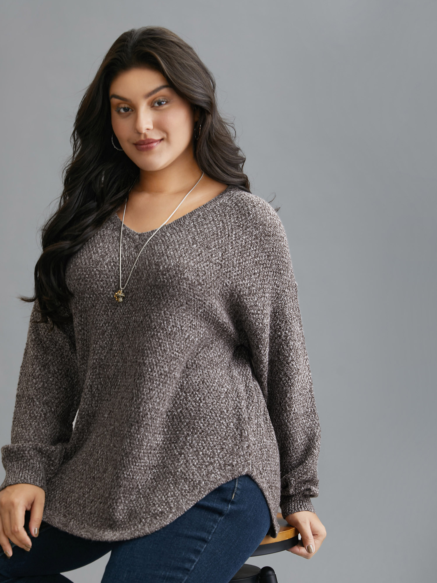 

Plus Size Textured V-Neck Curved Hem Pullover DarkBrown Women Casual Loose Long Sleeve V-neck Everyday Pullovers BloomChic