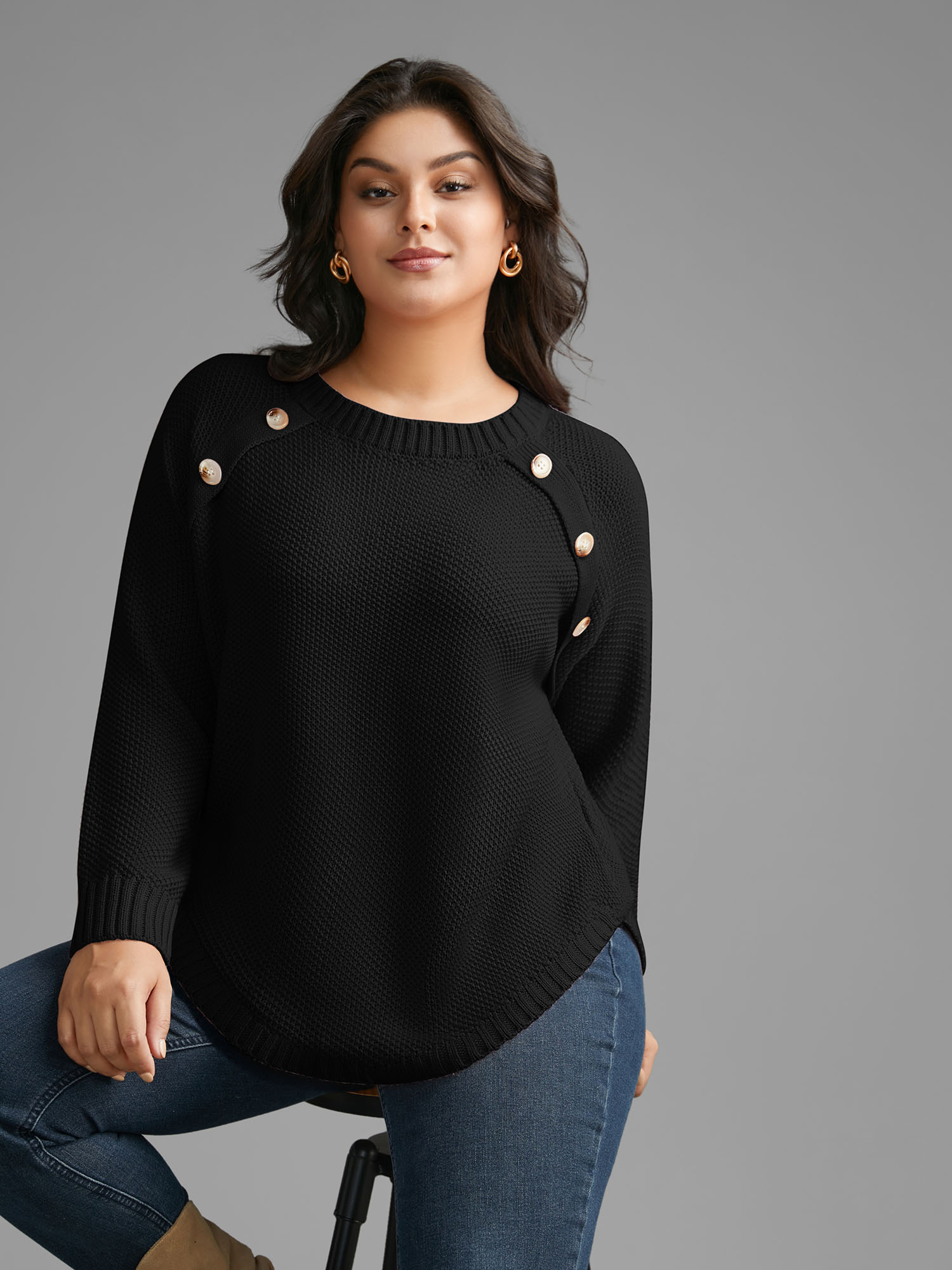 

Plus Size Plain Textured Button Detail Curved Hem Pullover Black Women Casual Loose Long Sleeve Round Neck Everyday Pullovers BloomChic