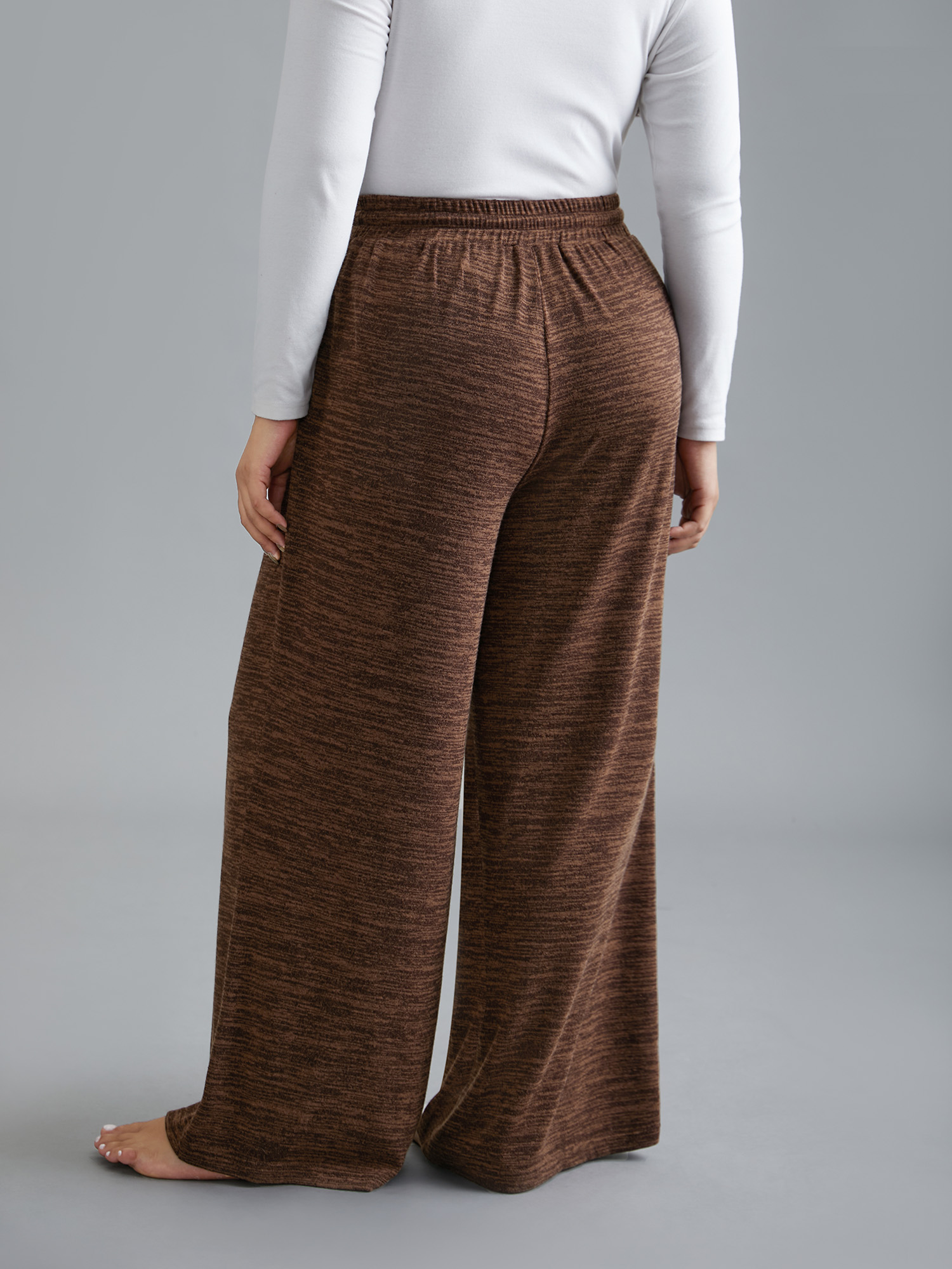 Side view of BloomChic Women's Plus Size Heather Drawstring Loose Lounge Bottoms Browncoffeecolor Full 30/6X