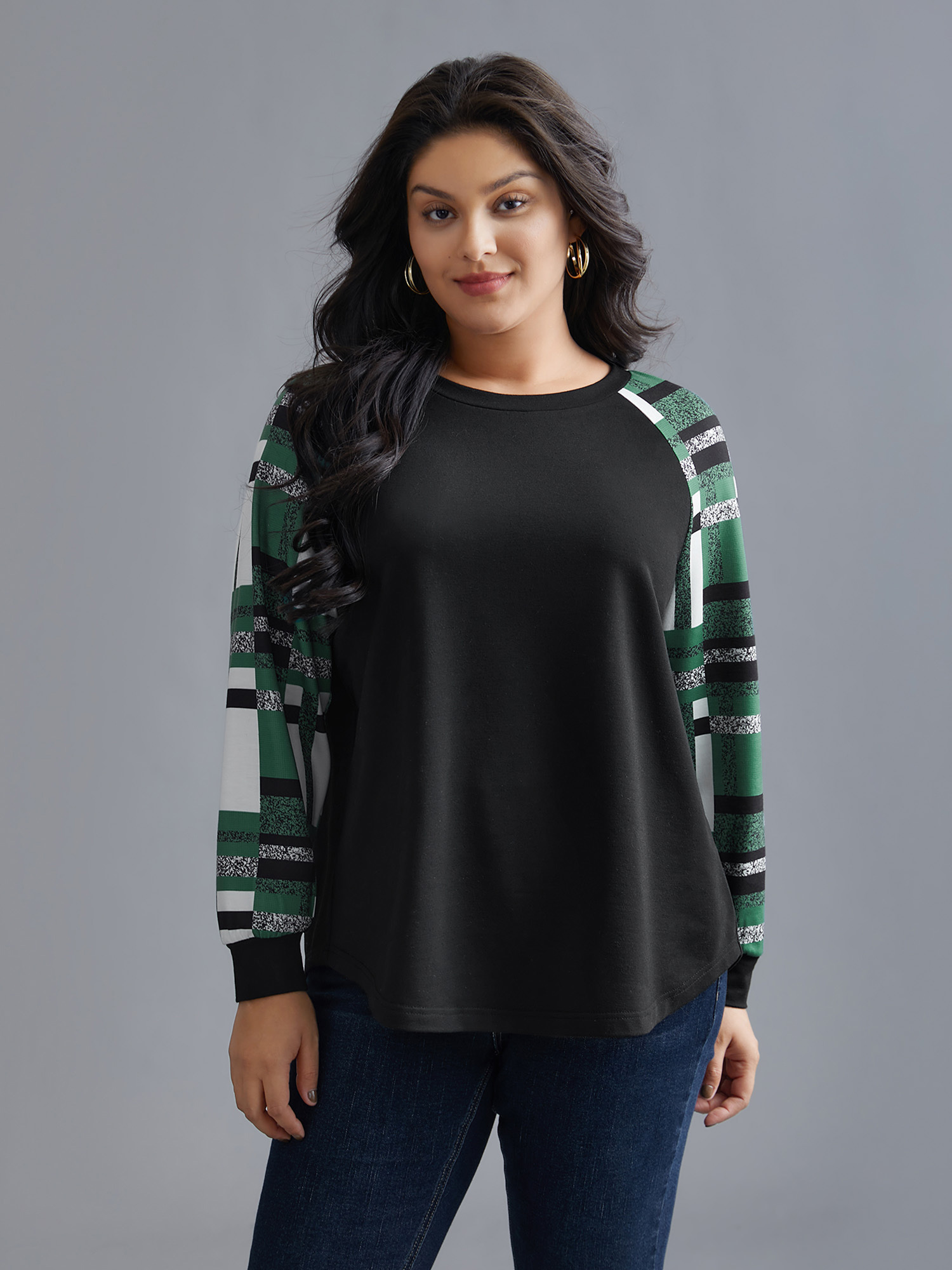 

Plus Size Colorblock Contrast Raglan Sleeve Sweatshirt Women Emerald Casual Contrast Loose Round Neck Everyday Sweatshirts BloomChic