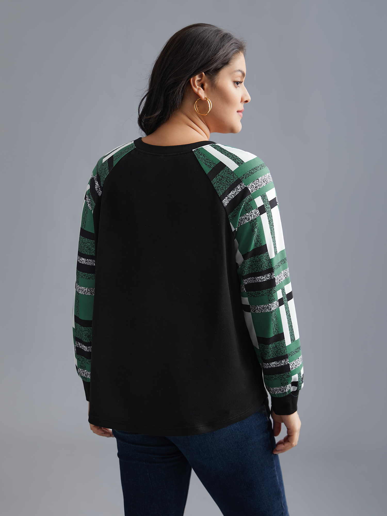 

Plus Size Colorblock Contrast Raglan Sleeve Sweatshirt Women Emerald Casual Contrast Loose Round Neck Everyday Sweatshirts BloomChic