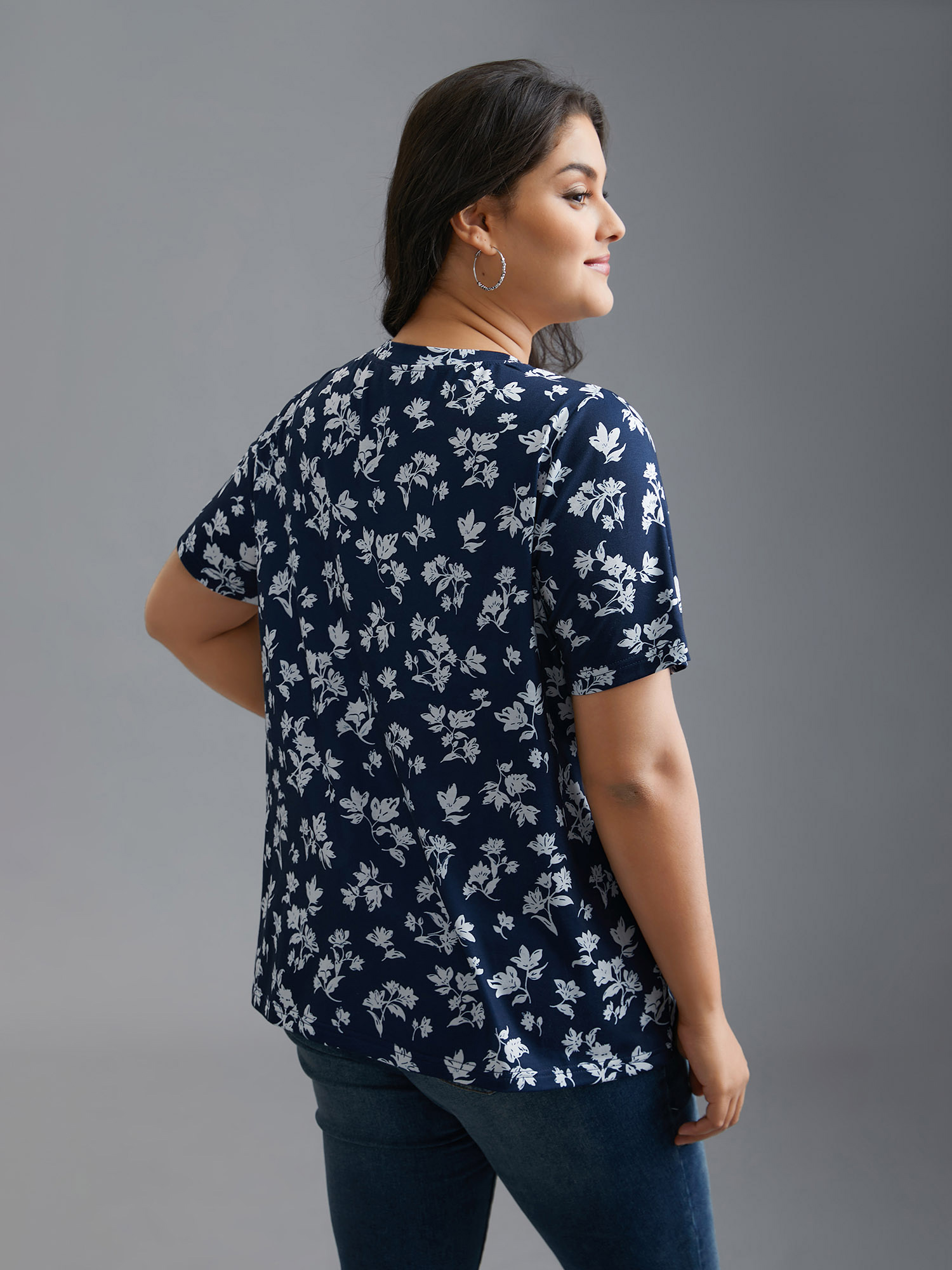 Plus Size Round Neck Floral Print Fitted T-Shirt Indigo Women Casual Non Natural Flowers Round Neck Everyday T-shirts BloomChic 12/L 