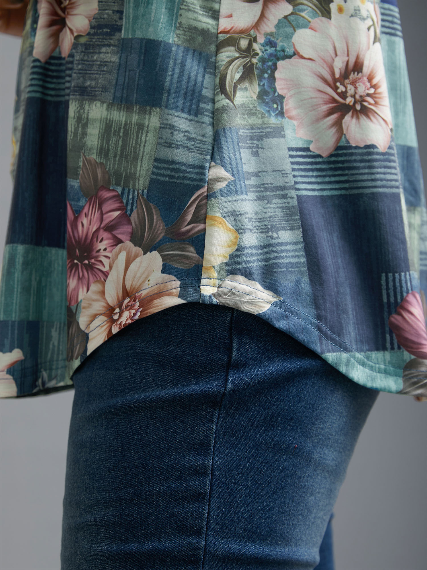 Plus Size Crew Neck Floral Curved Hem T-Shirt Multicolor Women Casual Non Natural Flowers Round Neck Everyday T-shirts BloomChic 14-16/1X 
