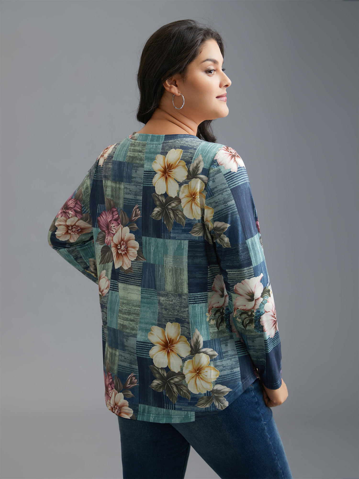 Plus Size Crew Neck Floral Curved Hem T-Shirt Multicolor Women Casual Non Natural Flowers Round Neck Everyday T-shirts BloomChic 14-16/1X 