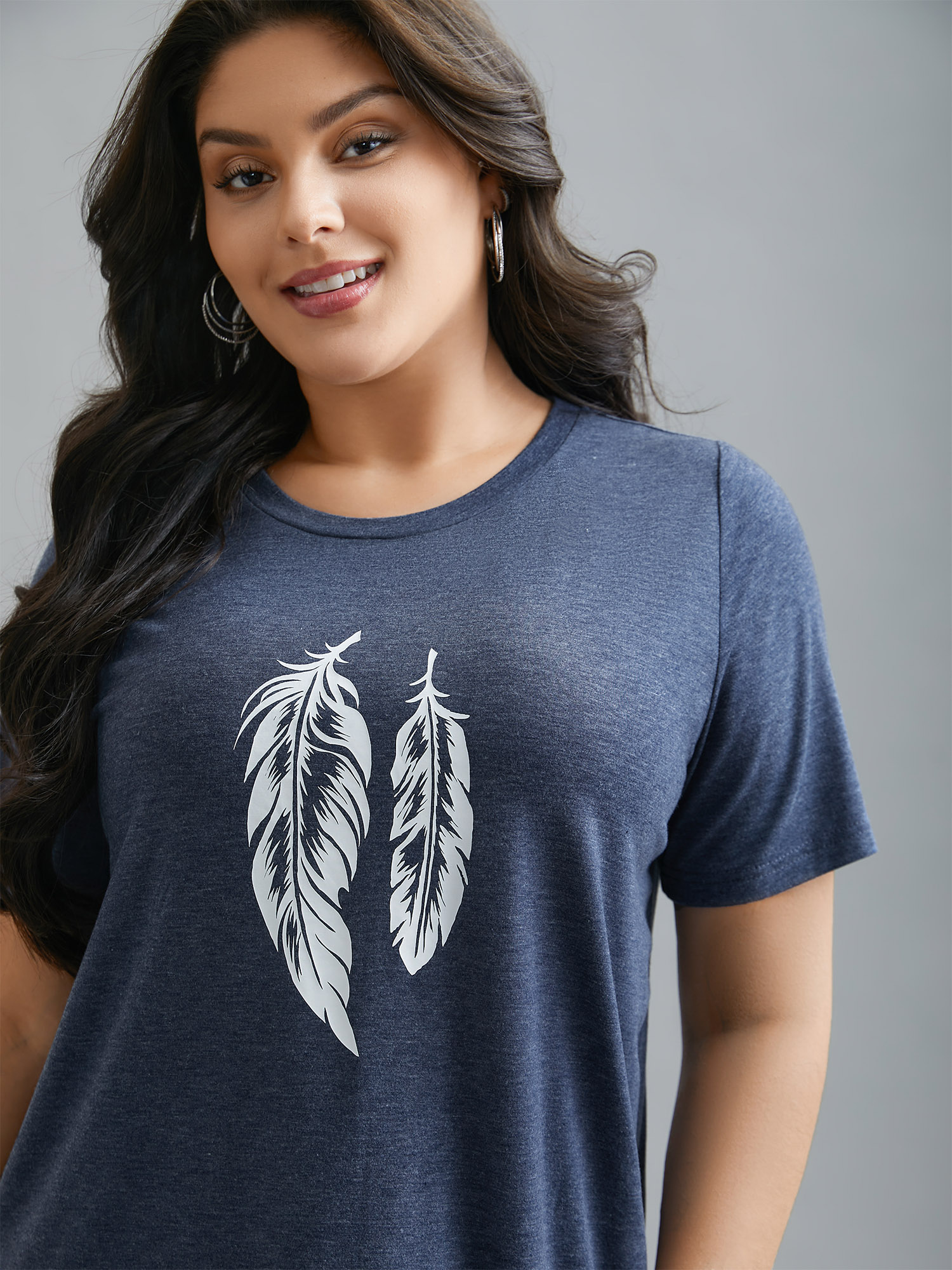 

Plus Size Round Neck Feather Pattern T-Shirt Indigo Women Casual Non Art&design Round Neck Everyday T-shirts BloomChic 14/M