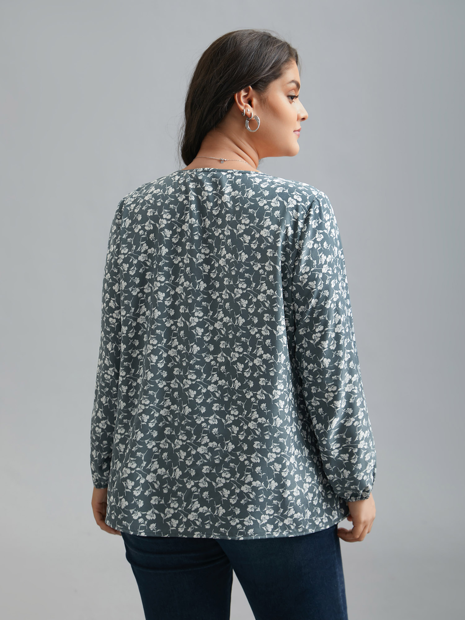 Plus Size DarkSlateGray V-Neck Floral Pleated Blouse Women Elegant Extra Long Sleeve V-neck Everyday Blouses BloomChic 30/6X 