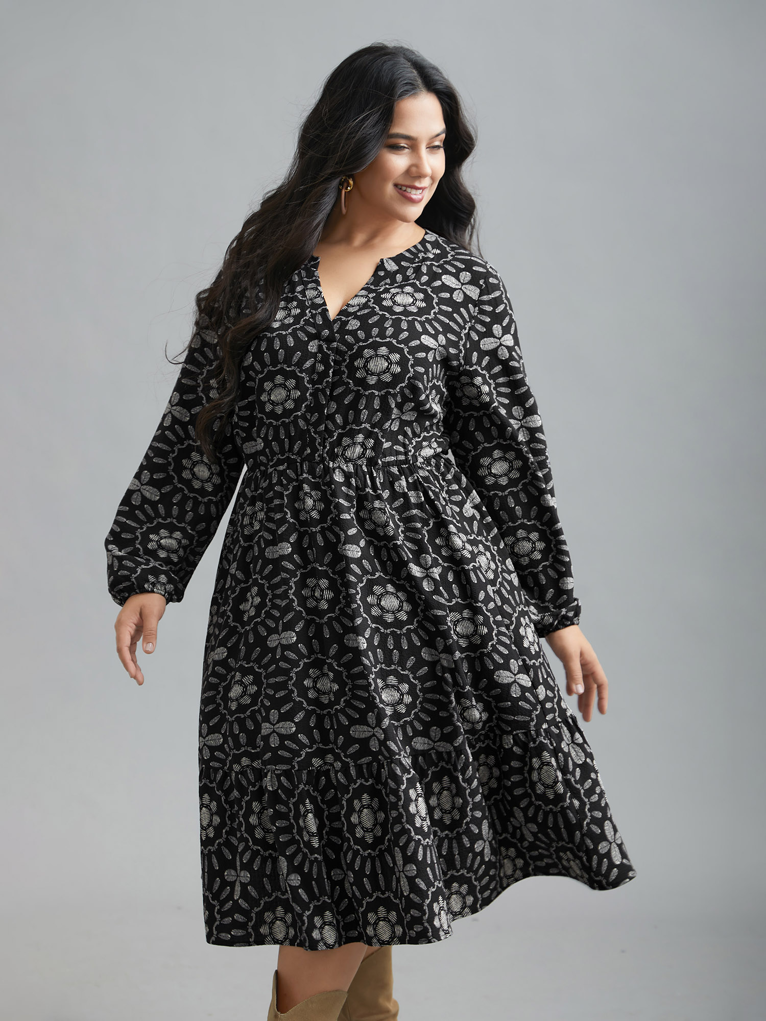 

Plus Size Notched Collar Print Tiered Midi Dress Black Women Resort Non Flat collar with V-notch Elbow-length sleeve Curvy BloomChic 14/M