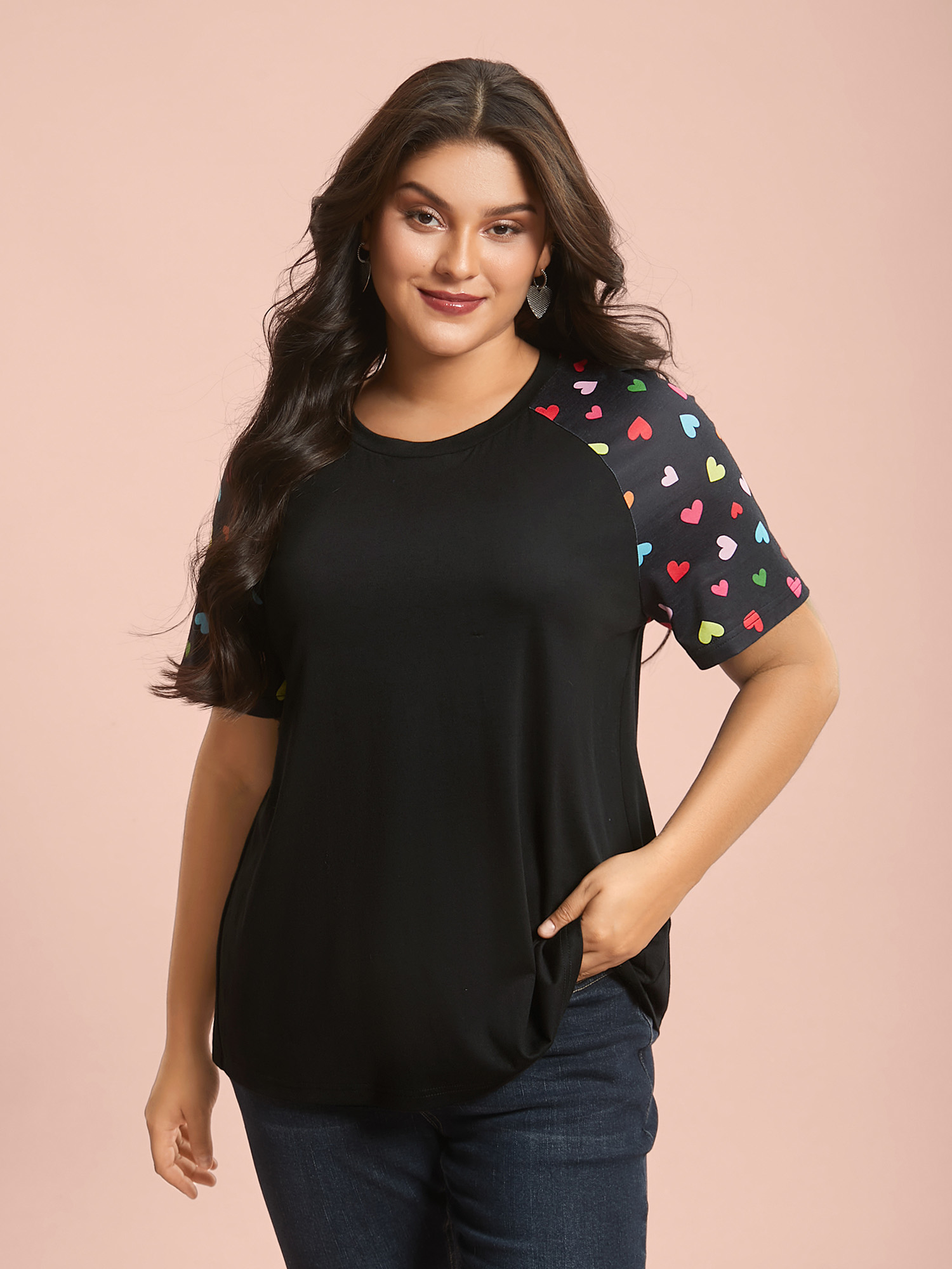 

Plus Size Multi-Color Hearts Spliced Slim-Fit T-Shirt Black Women Casual Contrast Round Neck Everyday T-shirts BloomChic 34/6X